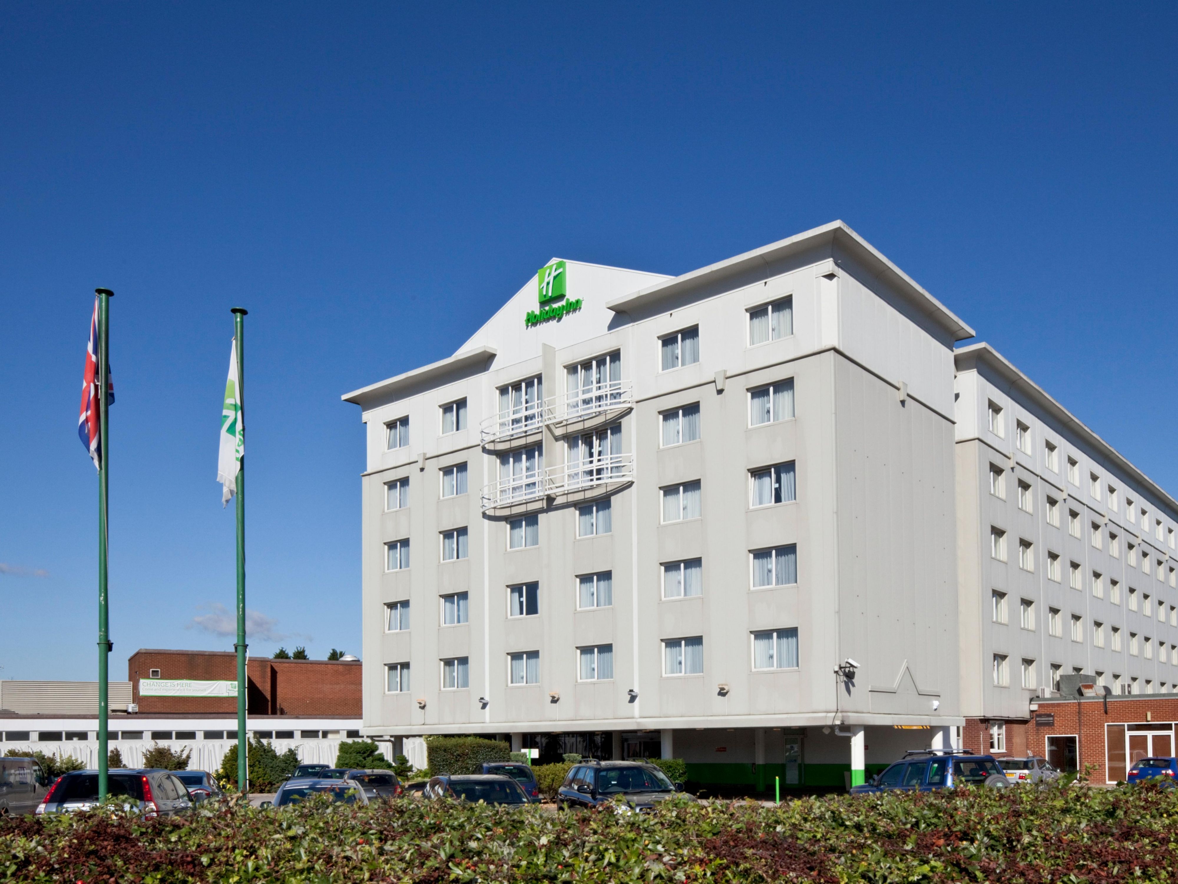 Located just 10 minutes' drive from the M25 and close to Basildon train station, the Holiday Inn is easily accessible and Central London is just a 35 minute direct train journey. The hotel is located within the Festival Leisure Park, which offers a host of dining and entertainment options. 