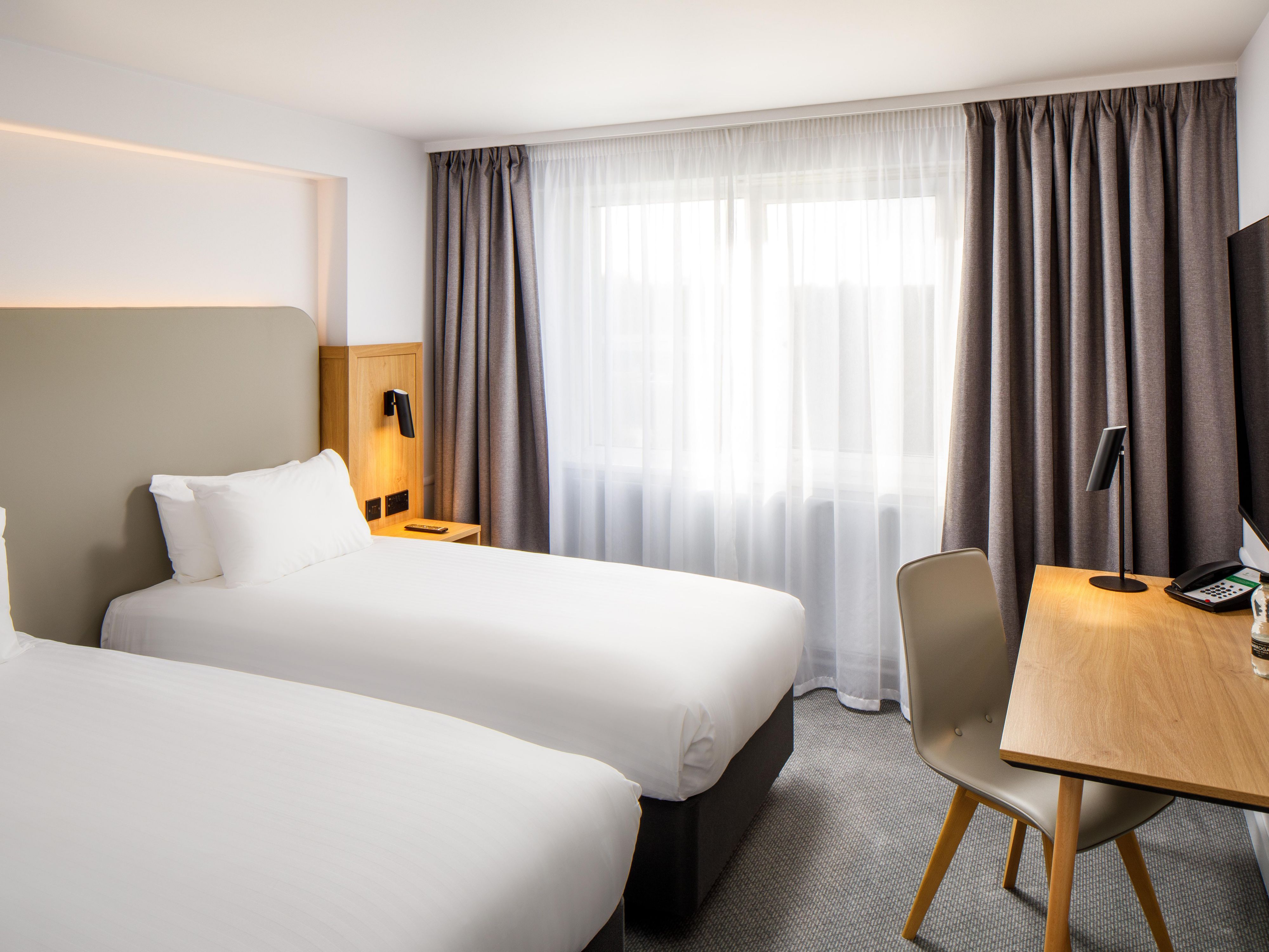 The Academy’s seven naturally lit meeting rooms are perfect for on-site meetings and conferences for up to 100 delegates and four more rooms provide space for weddings and other events for up to 300 guests. 