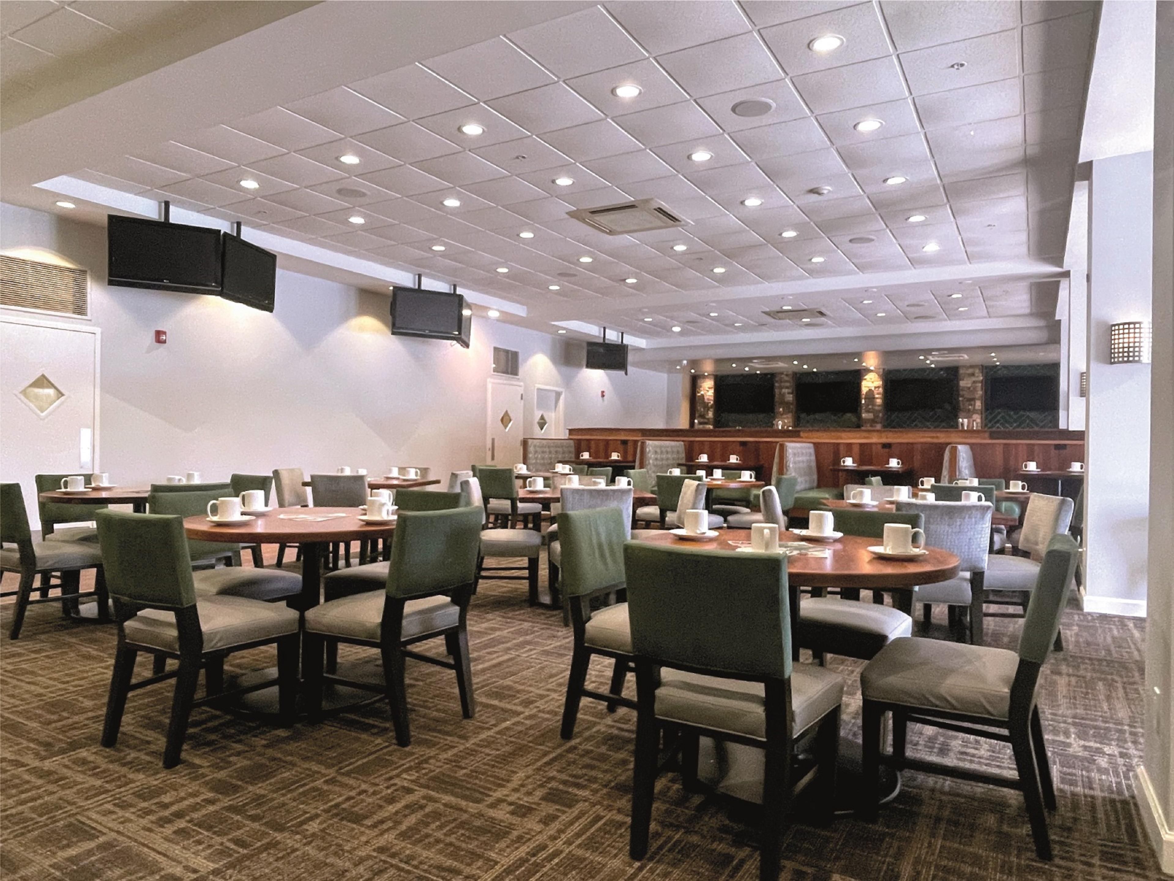 Get in the zone at the Holiday Inn!  The Sport Zone, a pub and grill connected to the hotel is perfect for that convenient meal.  Surrounded by over 25 flat-screen TVs, you are guaranteed a great seat to cheer on your favorite team while keeping an eye on your rivals. 