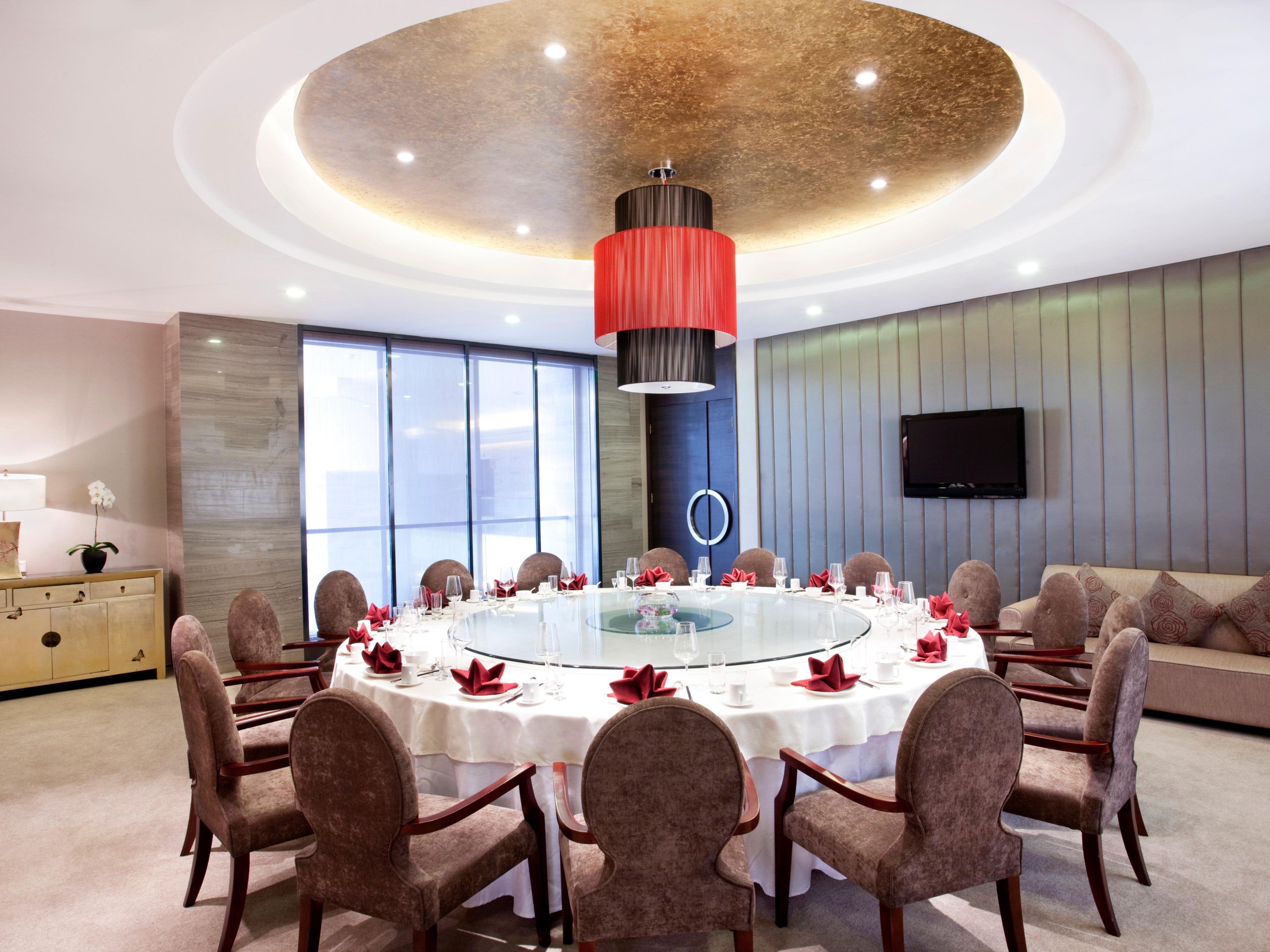 Tan's Cuisine Chinese Restaurant brings delicious Chinese local cuisine and honors your special dining space, whether it’s business or leisure.