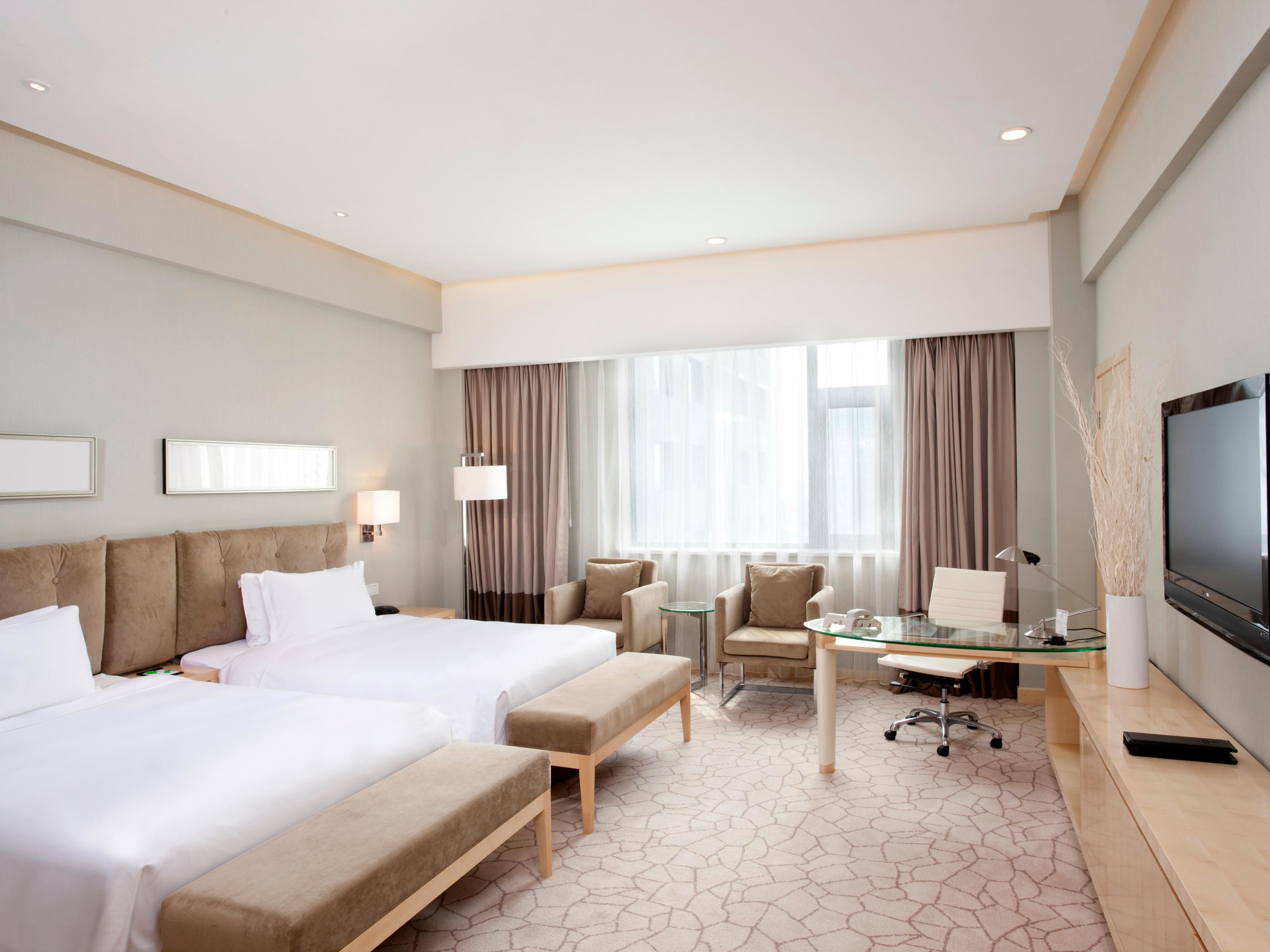 Holiday Inn Hotel Rooms