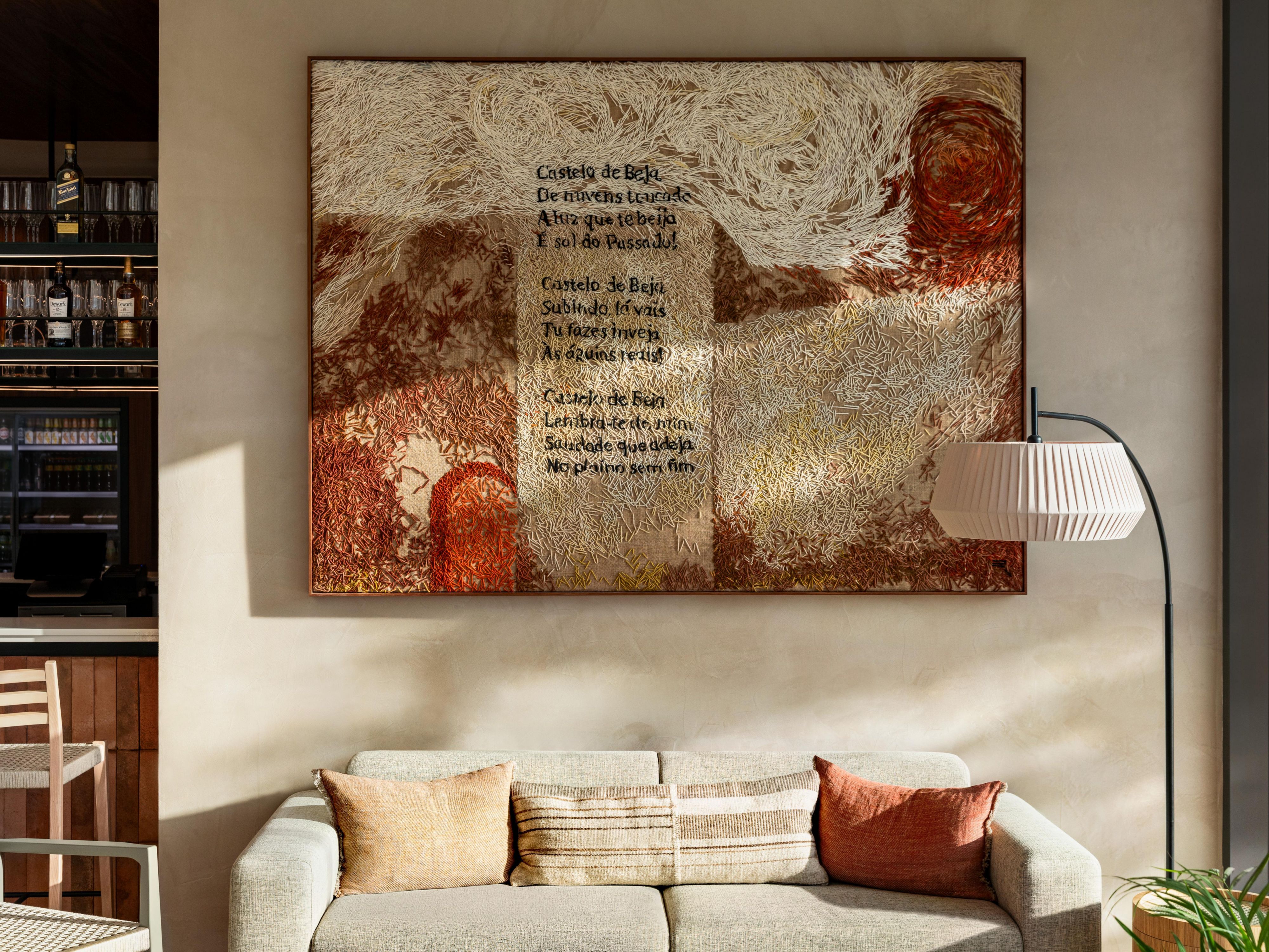 Find open and comfortable spaces for relaxing after a day of exploring Beja with your family, or a seat at the bar for everything from friendly catch ups to out of the box thinking. Whatever you need a moment for, you’ll find it here.