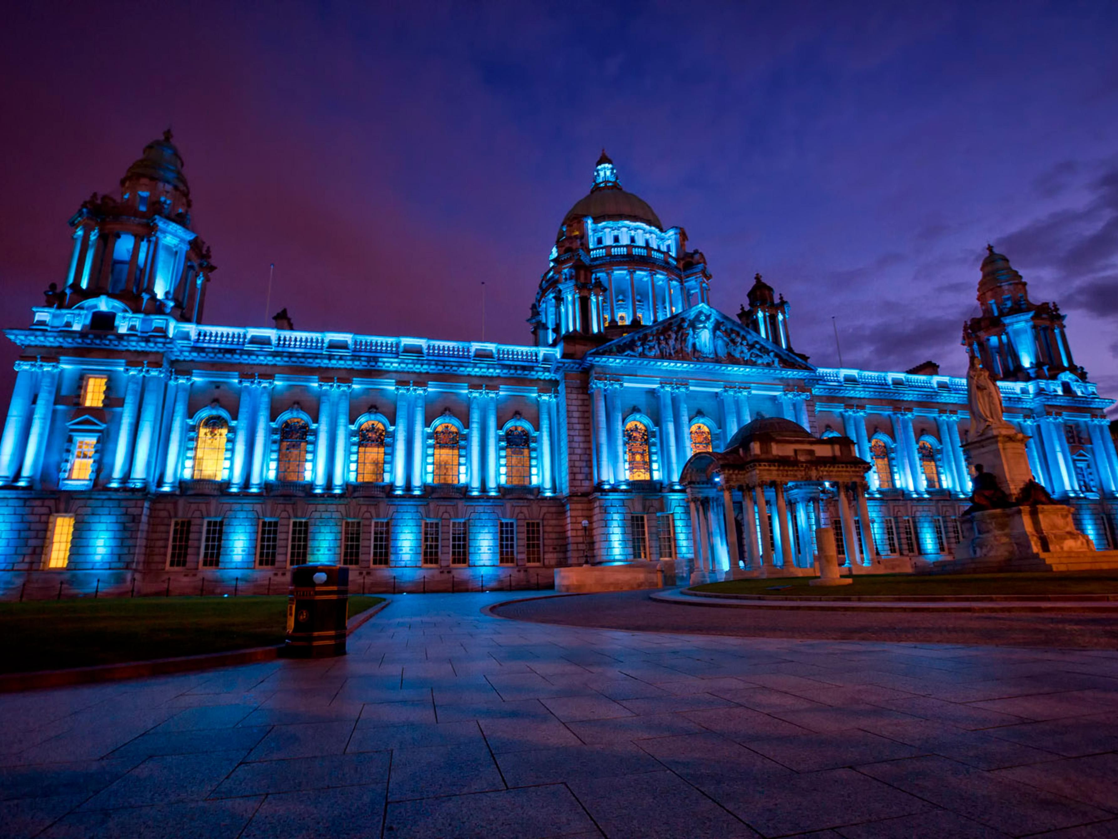 Located on Great Victoria Street, we are only a short walk away from Belfast city hall and many city centre attractions. With Grand Central Station transport hub and local bus stops nearby, you can start exploring the city as soon as you arrive!