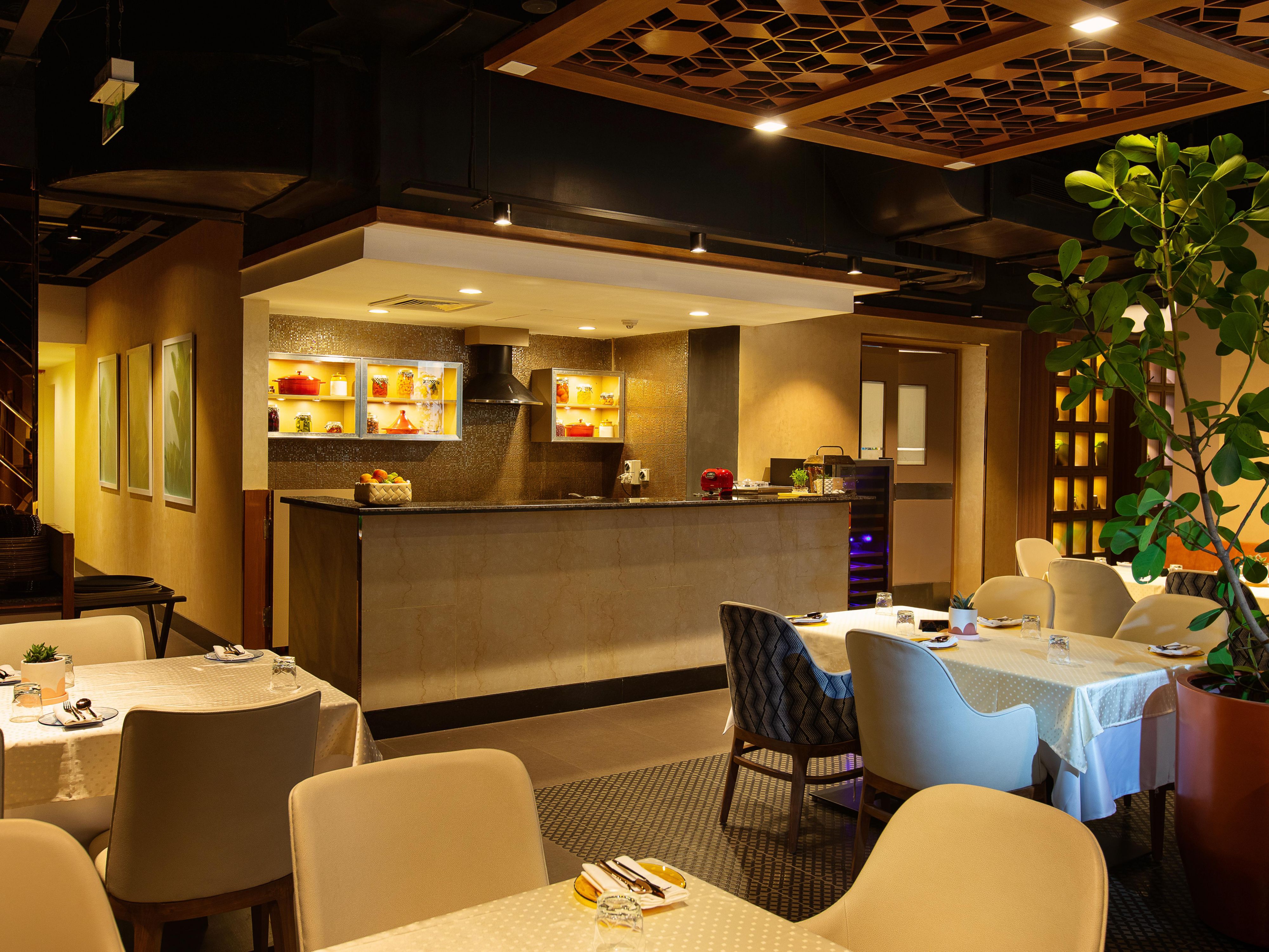 Hotel in Bengaluru | Holiday Inn Bengaluru Racecourse Hotel