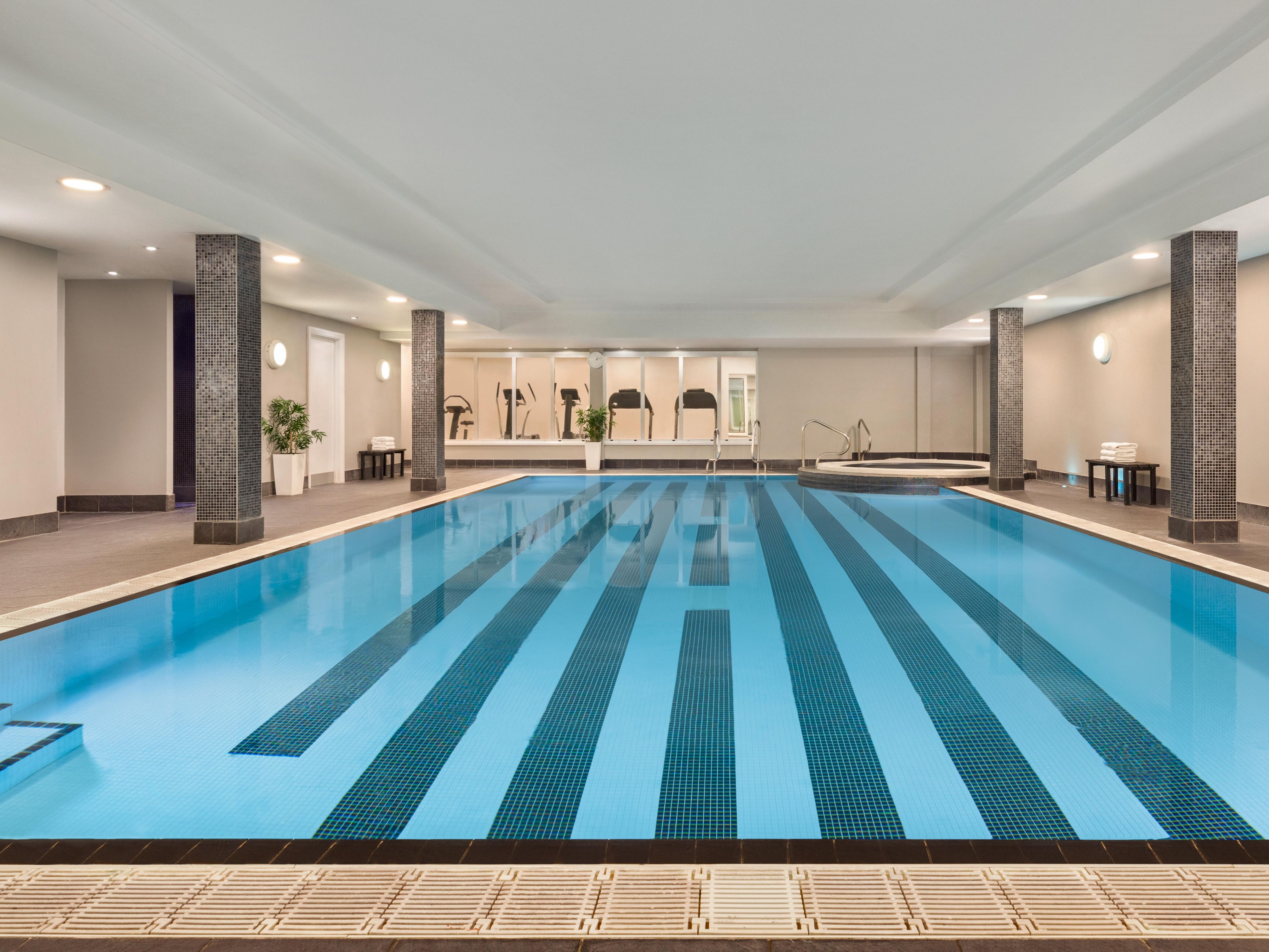 Maintaining a healthy and wellness routine while traveling is important, so whether you’re looking to stay on top of your fitness, or relax and unwind after a long day, our leisure center has all that you need. Located on the lower ground floor, it’s free for overnight guests and is open seven days a week until 10 pm. See our Timetable below.
