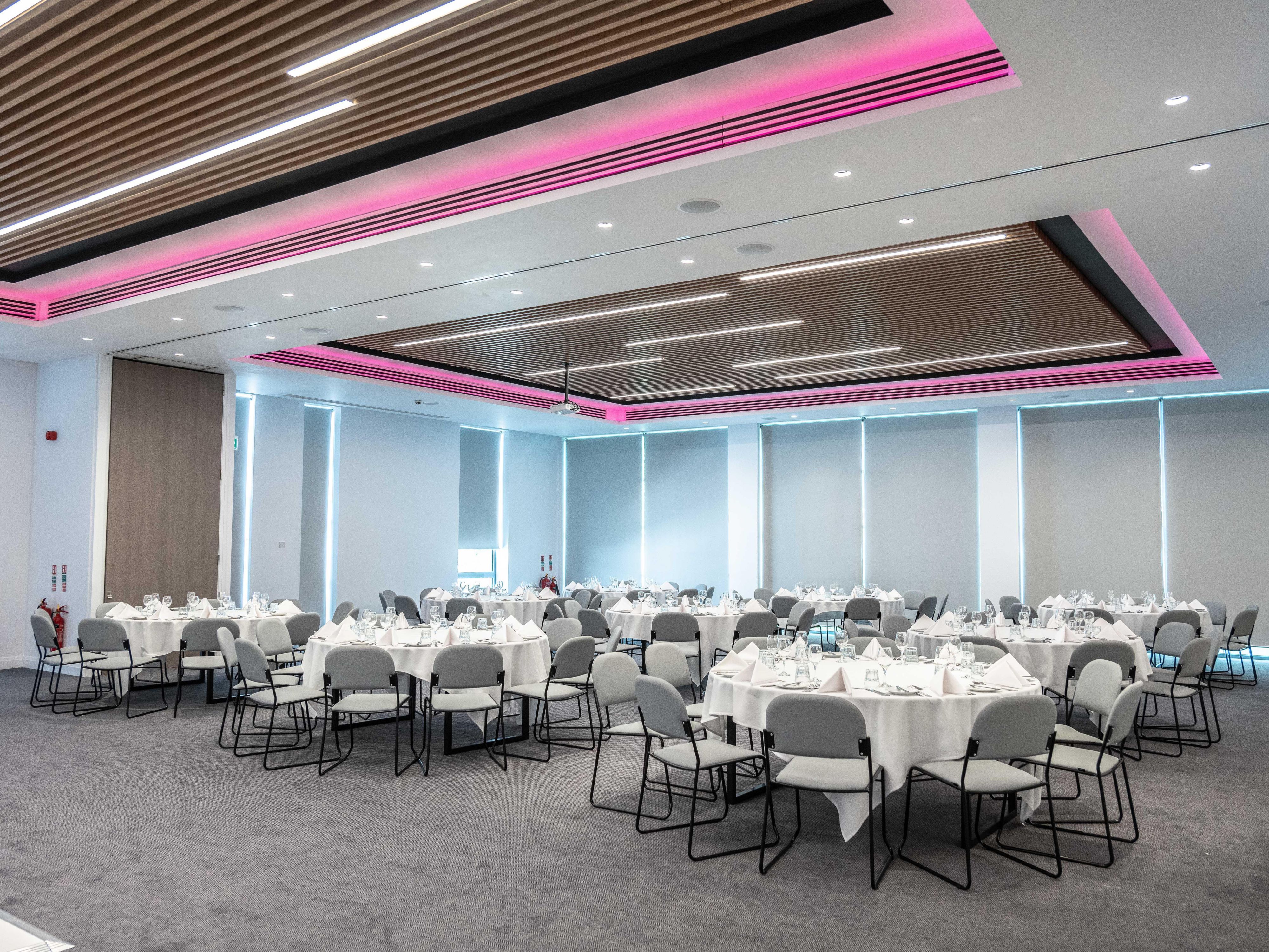 Whether you are looking to enjoy the festive season with family, friends or colleagues, at the Holiday Inn Birmingham Airport NEC, we pride ourselves in making the festive season perfect in every way. With modern and stylish décor, we offer a warm welcome and aim to make your experience with us a truly memorable and personalized one. 
