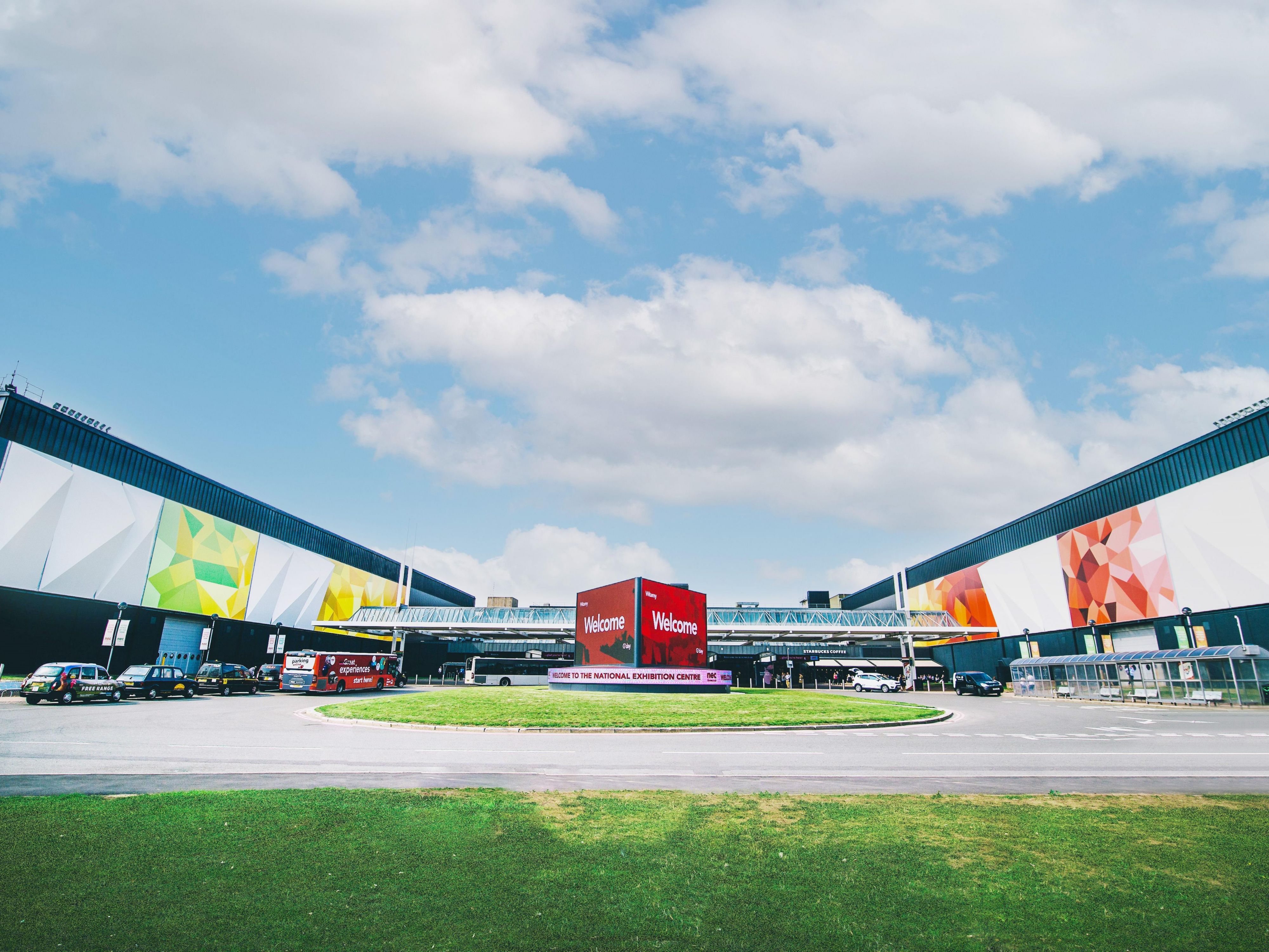 Looking for a place to stay when attending an exhibition at the Birmingham NEC? The Holiday Inn Birmingham Airport NEC is just 2.1 miles away.