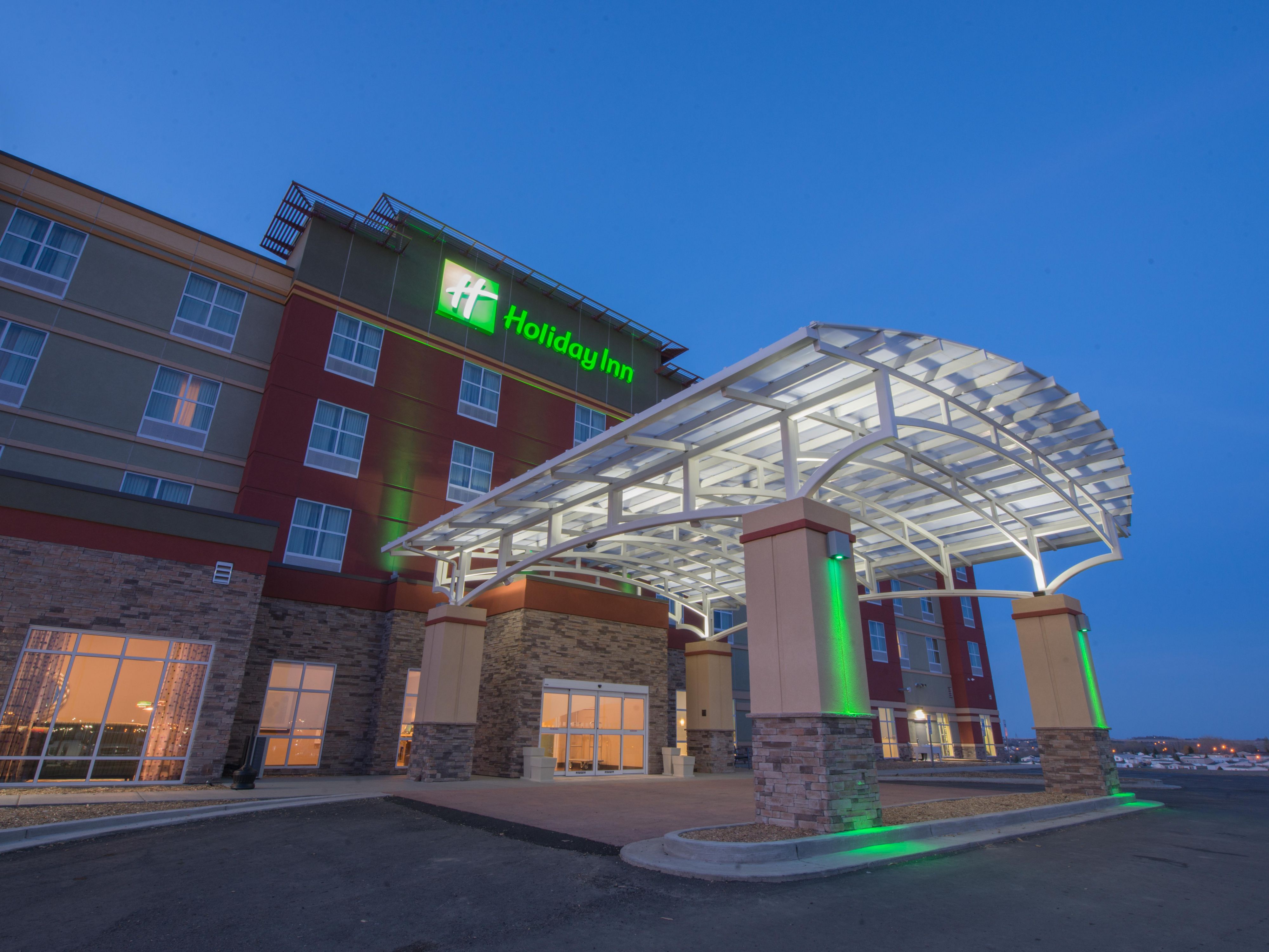 Family Hotels in Bismarck, ND with Pools Holiday Inn Bismarck