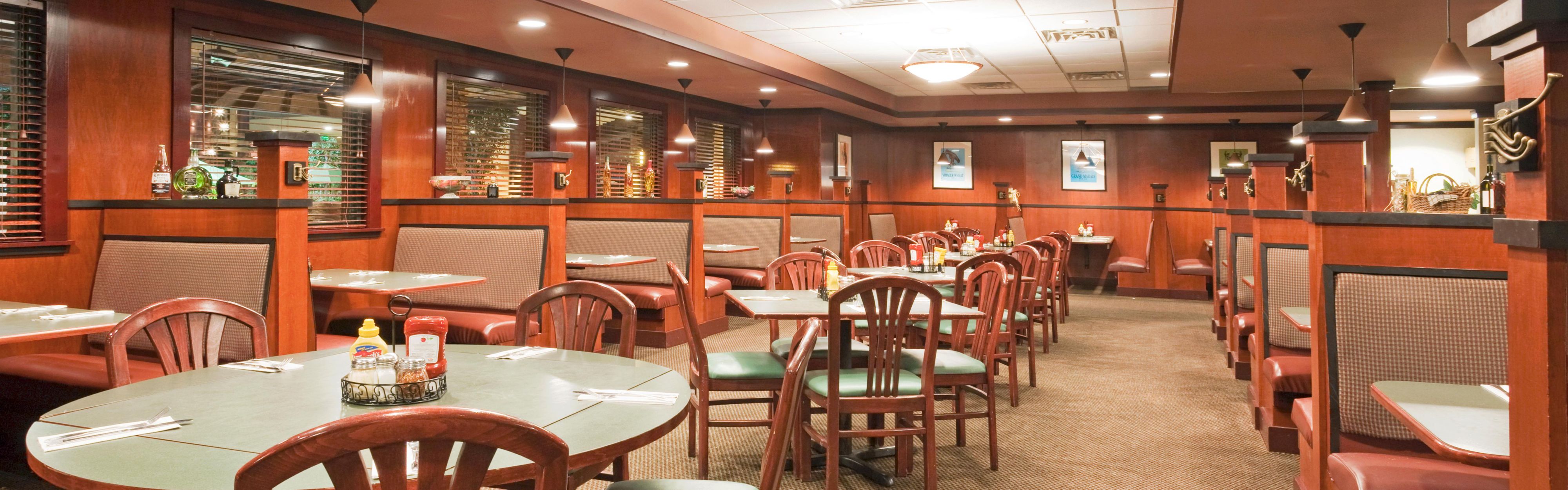 Restaurants Near Holiday Inn Blmgtn Arpt South- Mall Area