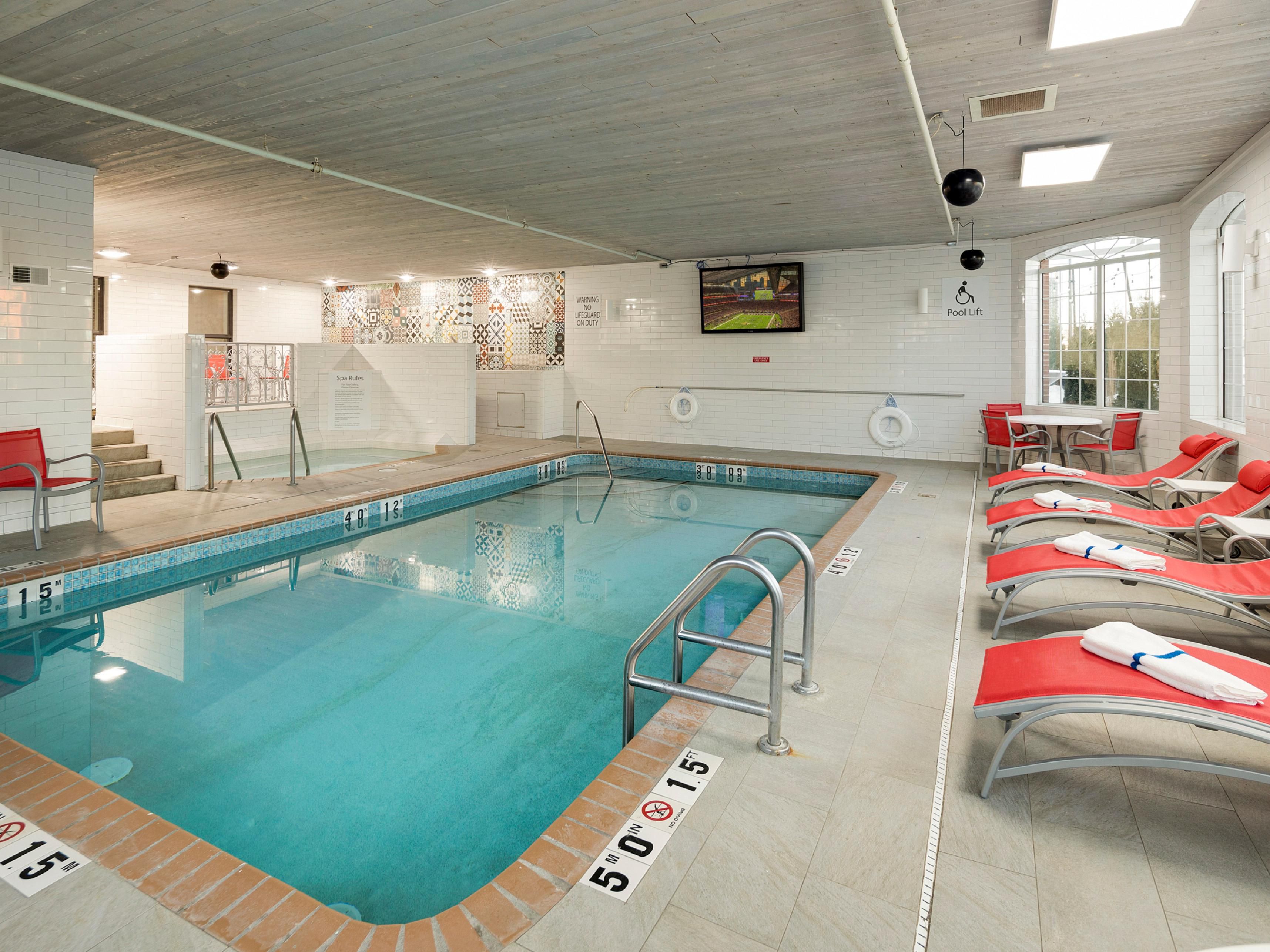 Take a refreshing dip in our heated indoor pool, open daily from 6:00 AM to 10:00 PM. Perfect for relaxing after meetings or enjoying family fun, the pool area also features a hot tub for a more luxurious soak. No matter the season, our pool makes it easy to unwind and recharge.