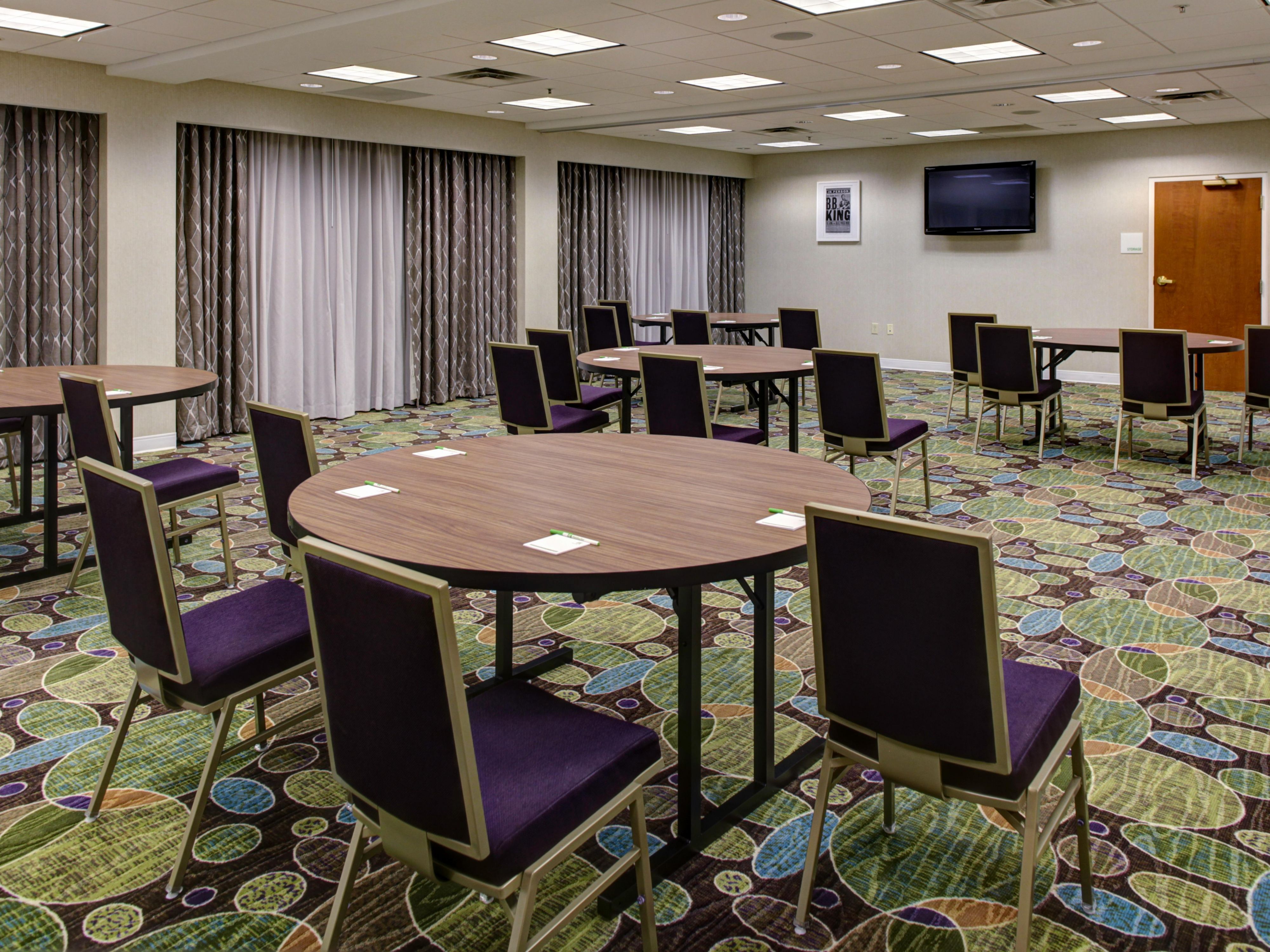 We are proud to offer over 988 sq. ft. of flexible event space accommodating up to 60 guests, so whether you’re hosting business meetings or graduation party, we’ve got the space and amenities you need. Onsite Catering is available.