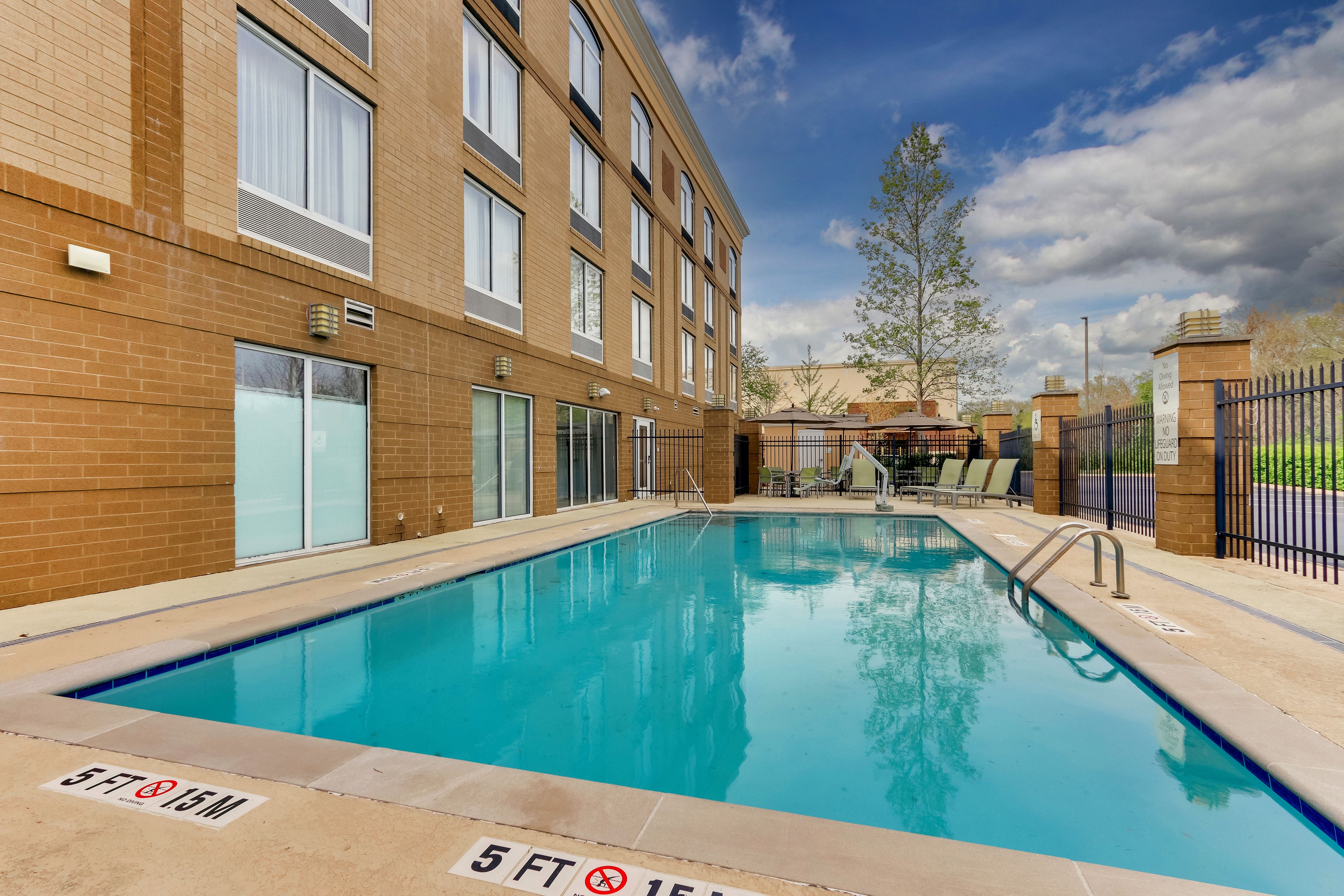 Kid & Pet Friendly Hotel Near Nashville | Holiday Inn® Franklin