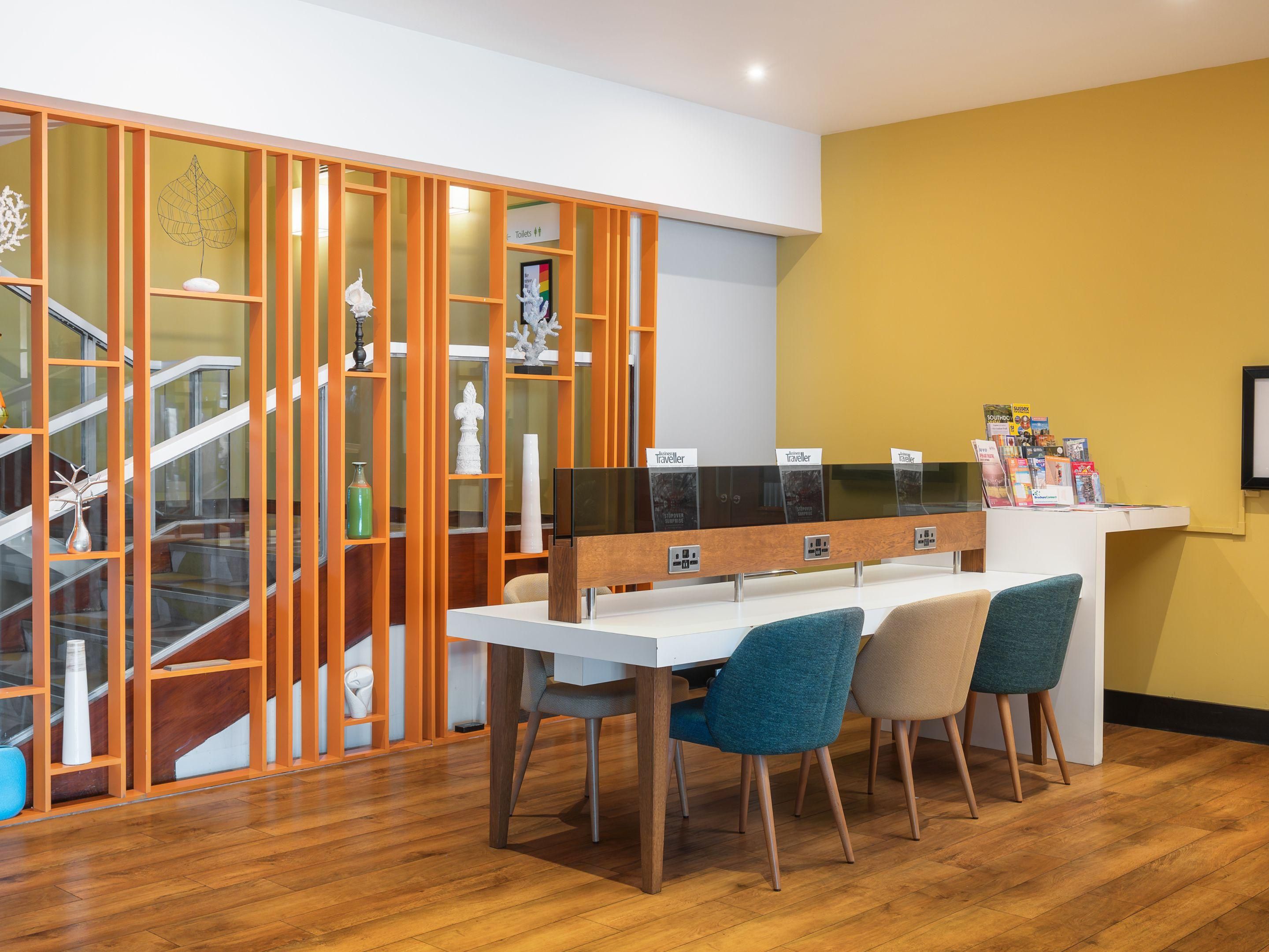 Bar and Lounge