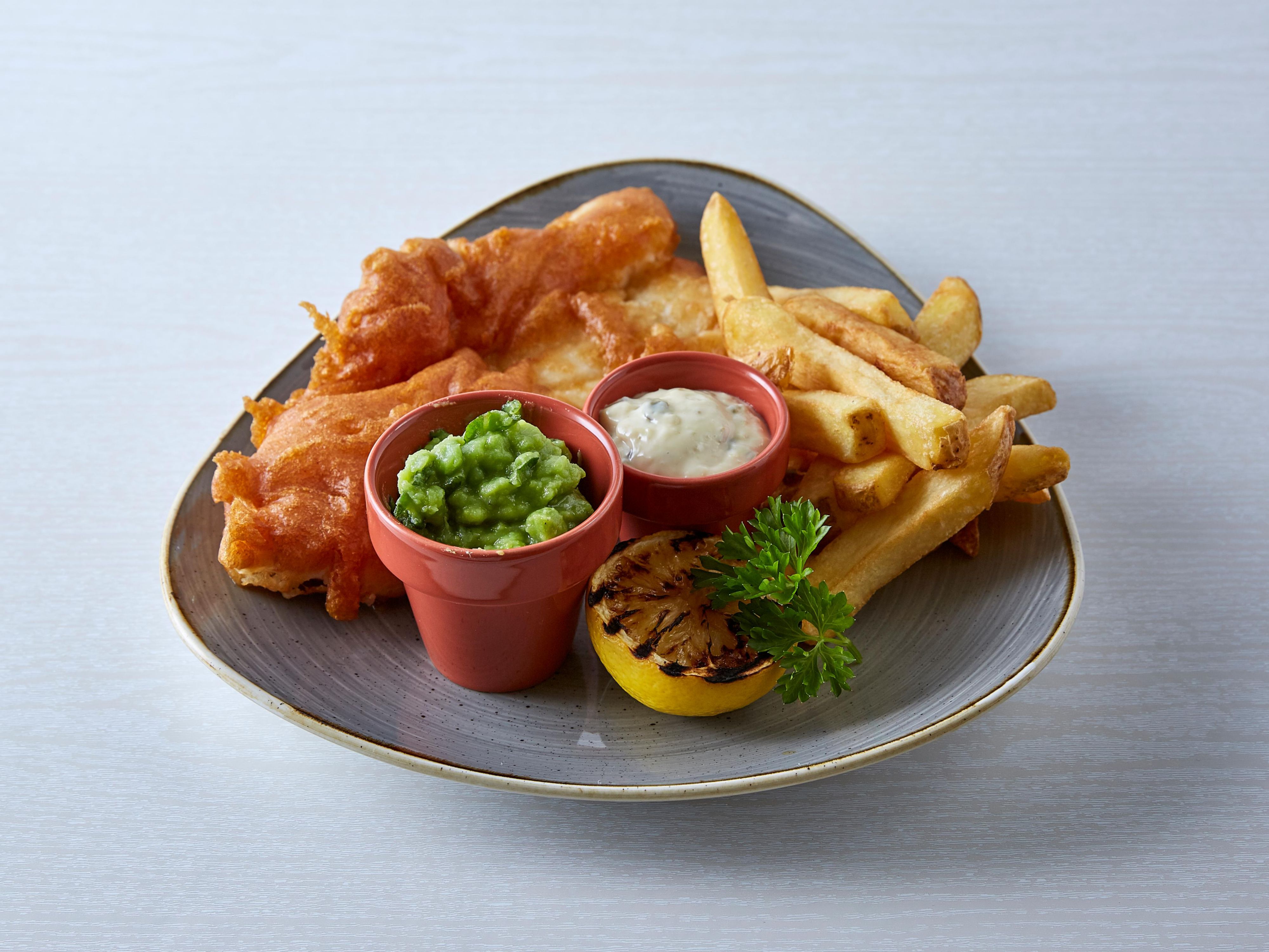 Our Junction restaurant serves delicious breakfasts and moreish dinners daily.  Or relax over Starbucks coffee, drinks or light meals in our hotel bar. 