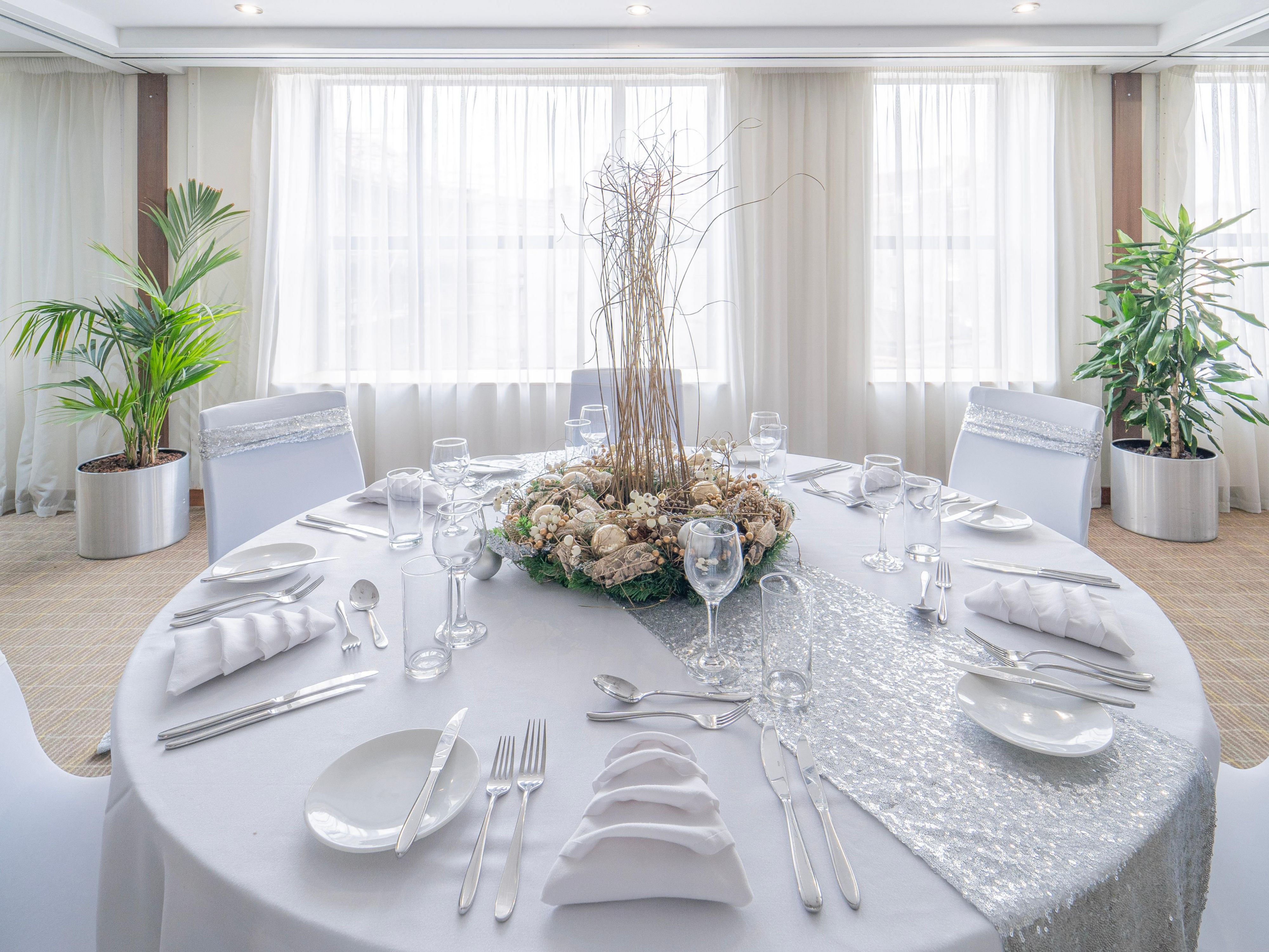 Celebrate this Christmas in style in the perfect central location of Holiday Inn Bristol City Centre Hotel.
Whether you are looking for a Christmas meal or a Christmas Shopping break, we have everything that you, your family and friends could wish for this festive season.
There is no better place to be this Christmas time.
