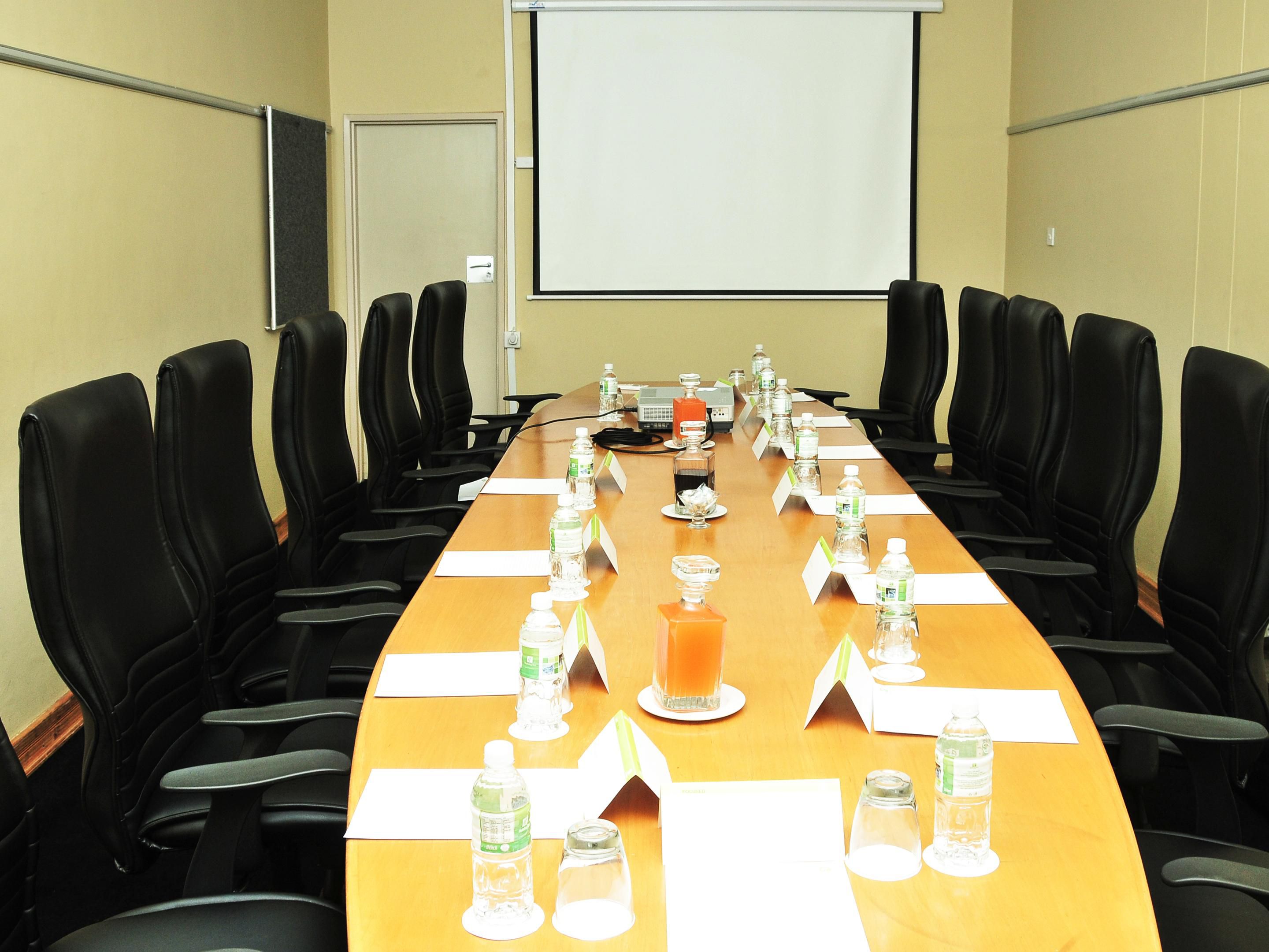 Conference with us in our wide range of conference rooms and executive boardrooms. Fully furnished and air conditioned 