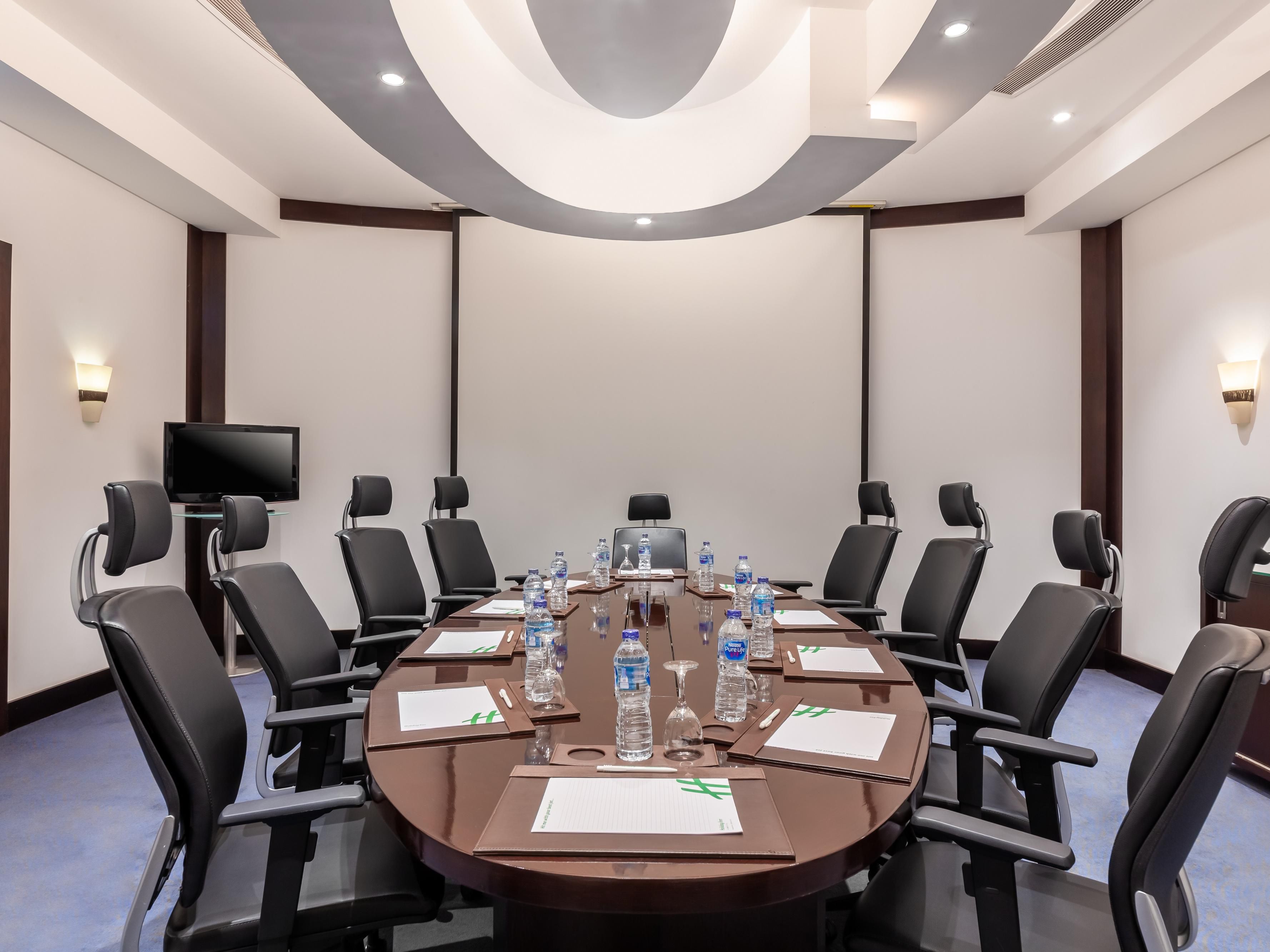 From cozy meetings to extensive seminars and trainings, Holiday Inn Cairo Maadi's banquet rooms cater to your every need. With 14 highly equipped meeting rooms offering a variety of spaces, our skilled team ensures professional success for your event.