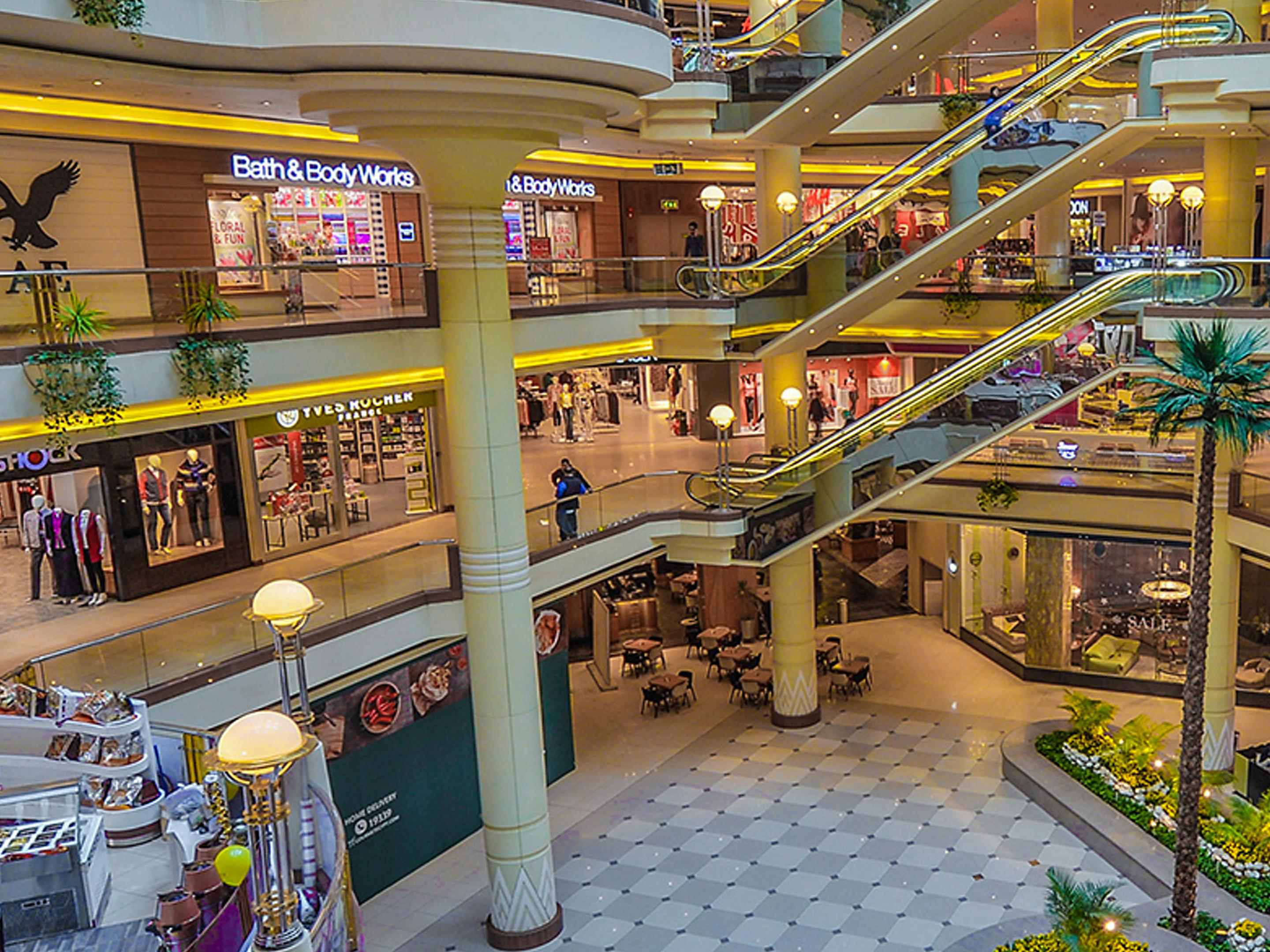Adjacent Stars Centre shopping mall with over 640 stores
