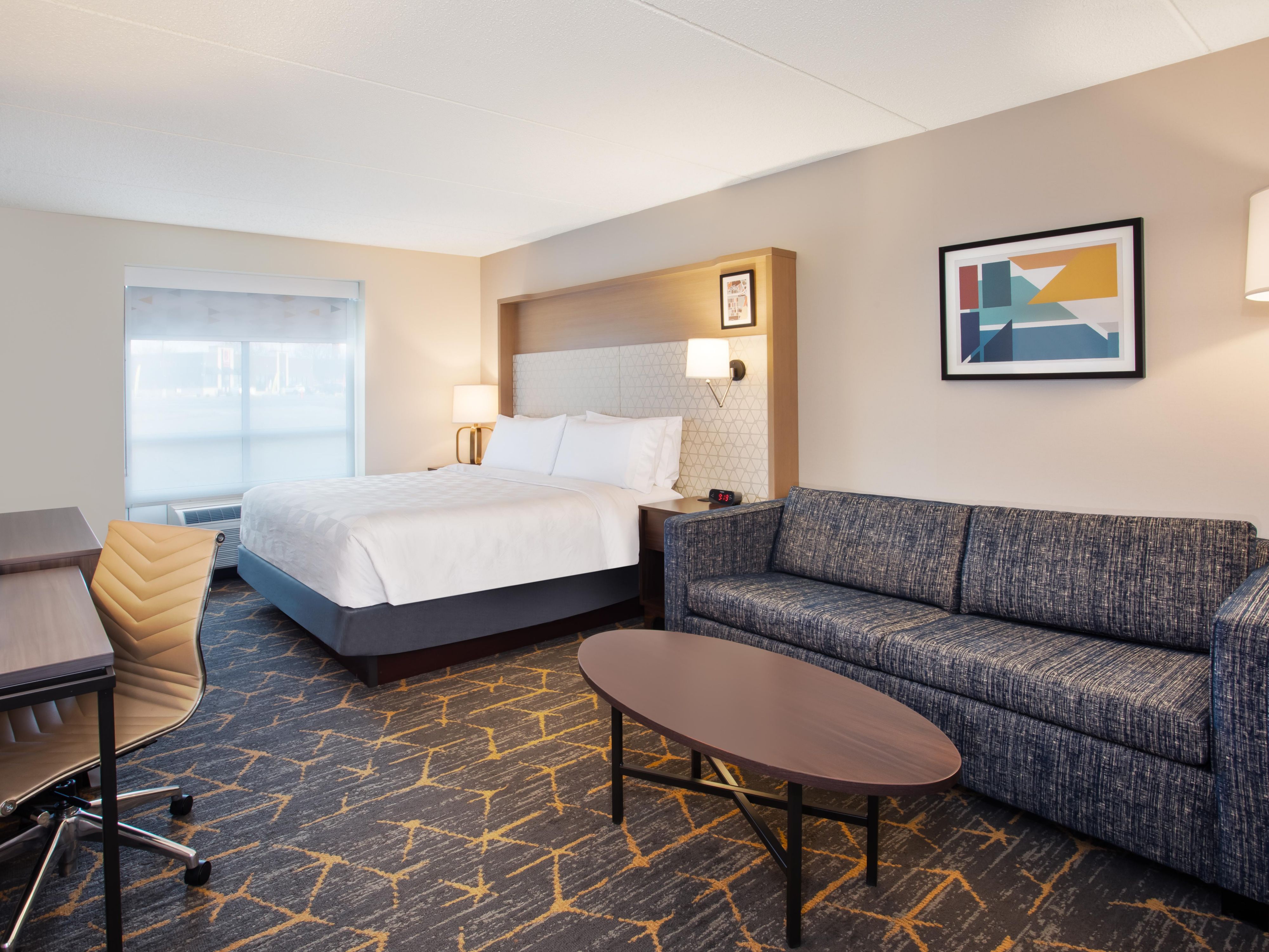 1 Tempat Tidur King Tempat Tidur Sofa Standar Microwave Minifridge