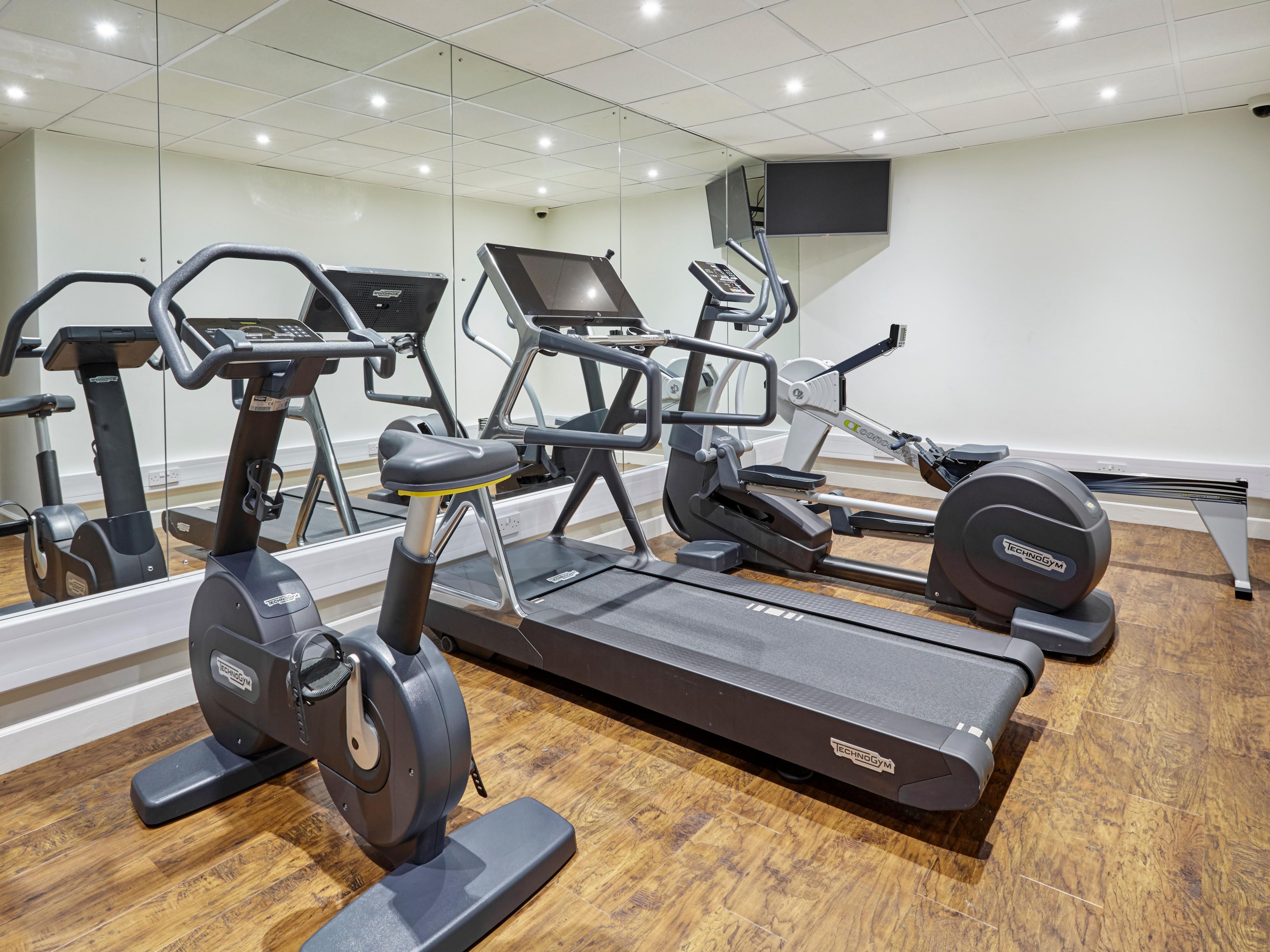 Hotel has mini gym, steam room and sauna which is of complimentary use to all our guests visiting the hotel