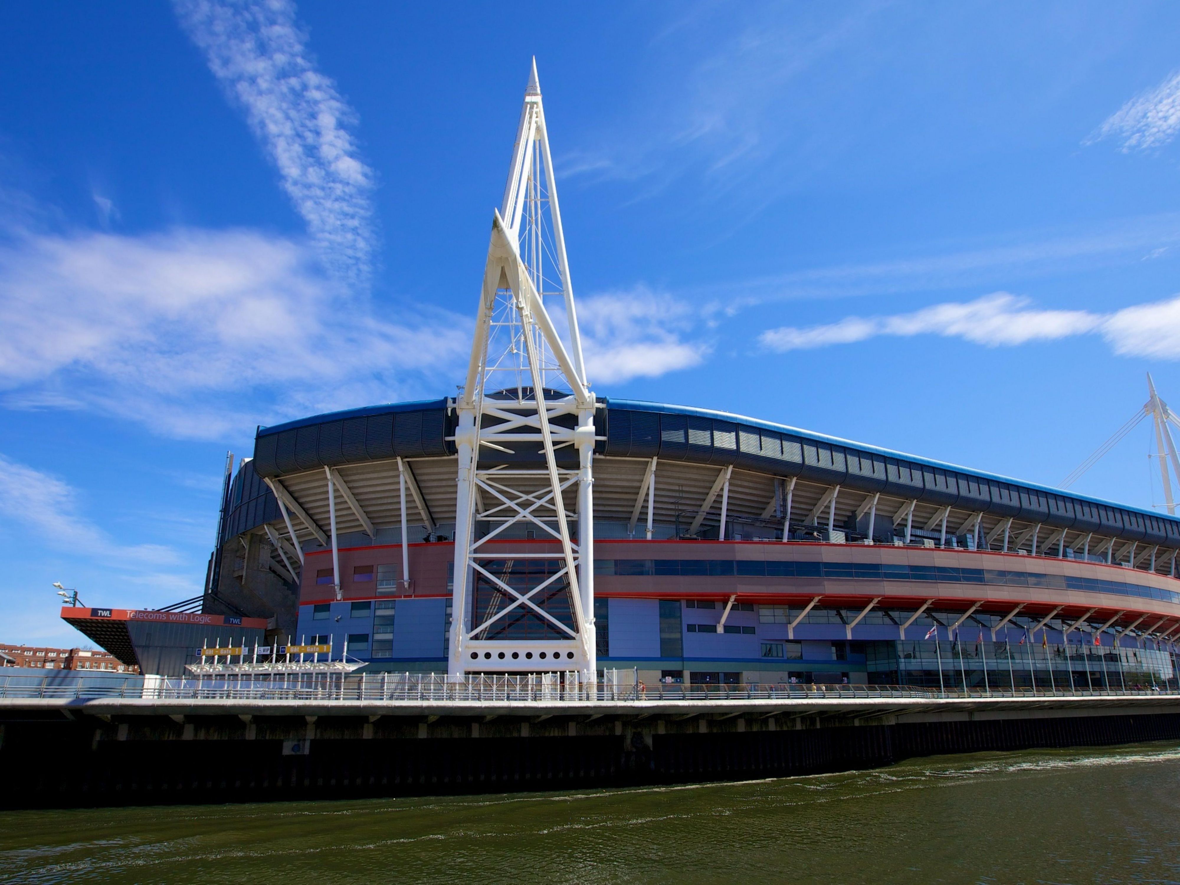 Our excellent location provides a great base to explore all the city has to offer from shopping at St David’s Dewi Sant or visiting the castle, to taking a tour at the Principality Stadium or enjoying the waterfront quay, easily reached by Waterbus from the jetty adjacent to the hotel. 