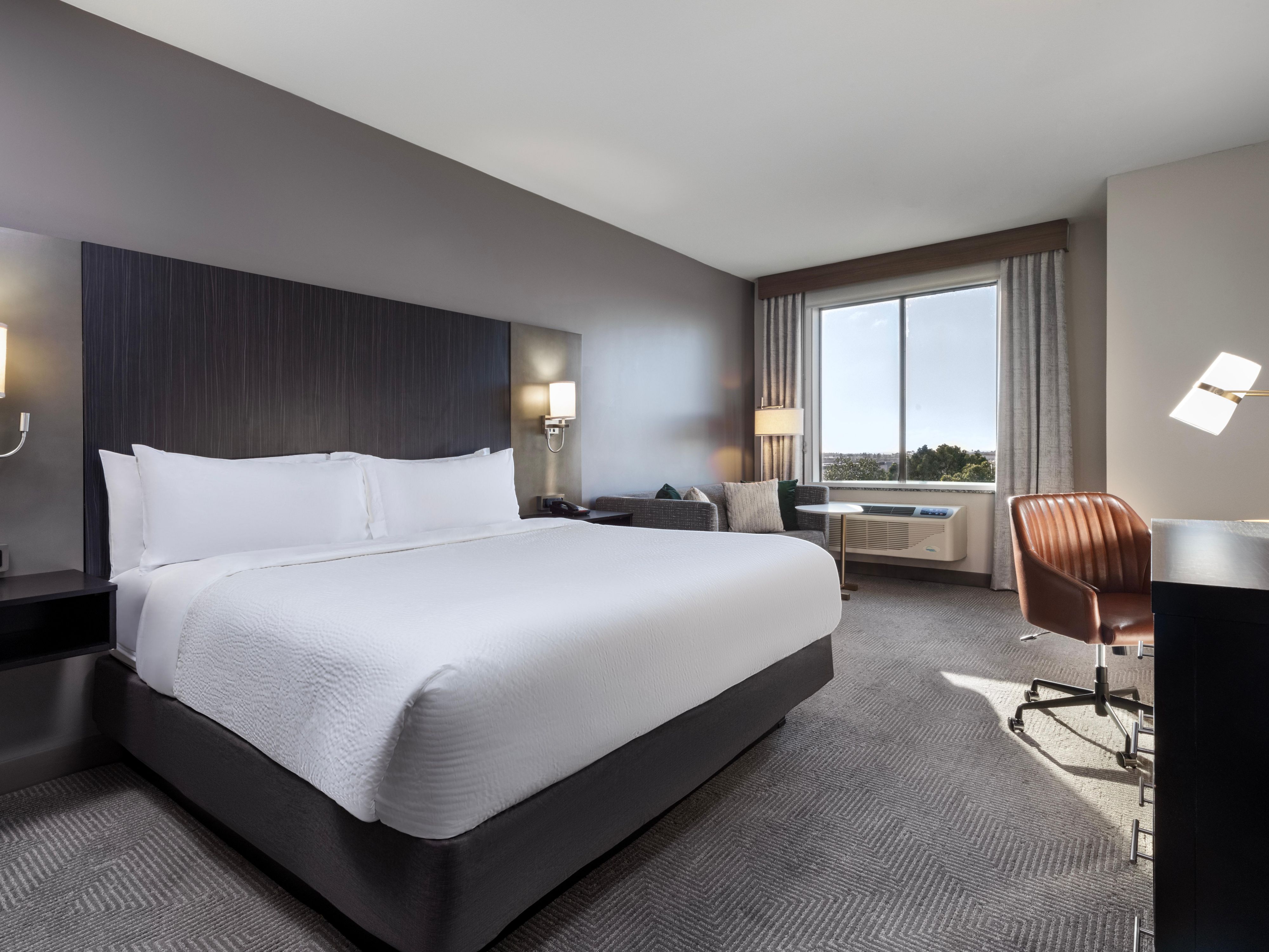 ソファーベッド付きのキングサイズベッド客室でのご滞在をお楽しみください