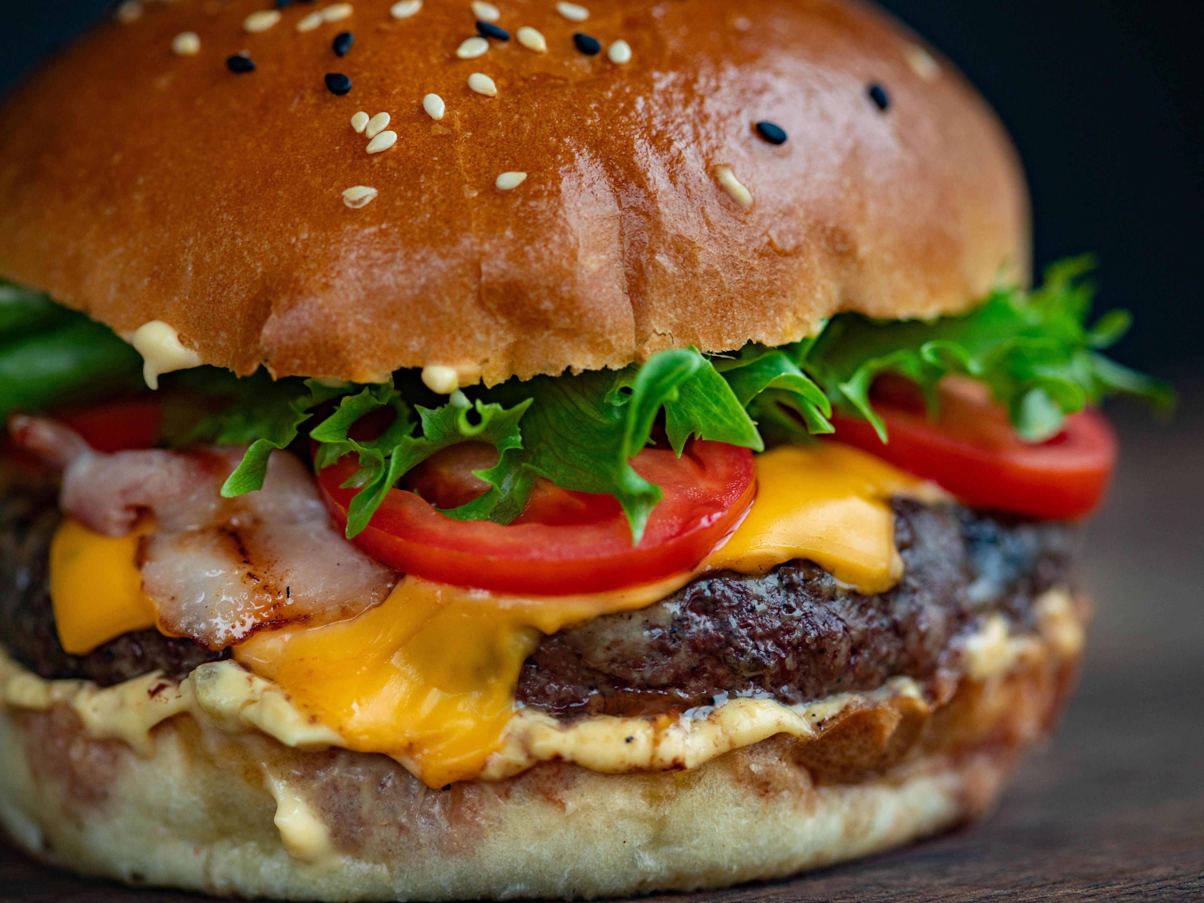 The Hub Bar & Grill serves regional American Cuisine with creative, savory flavors. The bar features a vast selection of Craft Beer, Wine & Cocktails. Breakfast- Daily from 6am–10am , Lunch- M-TH from 11am-2pm, Dinner & Bar 5pm–11pm. Kids 12 and under eat free with a paying adult! Enjoy a relaxed atmosphere with delicious cuisine & stellar service.