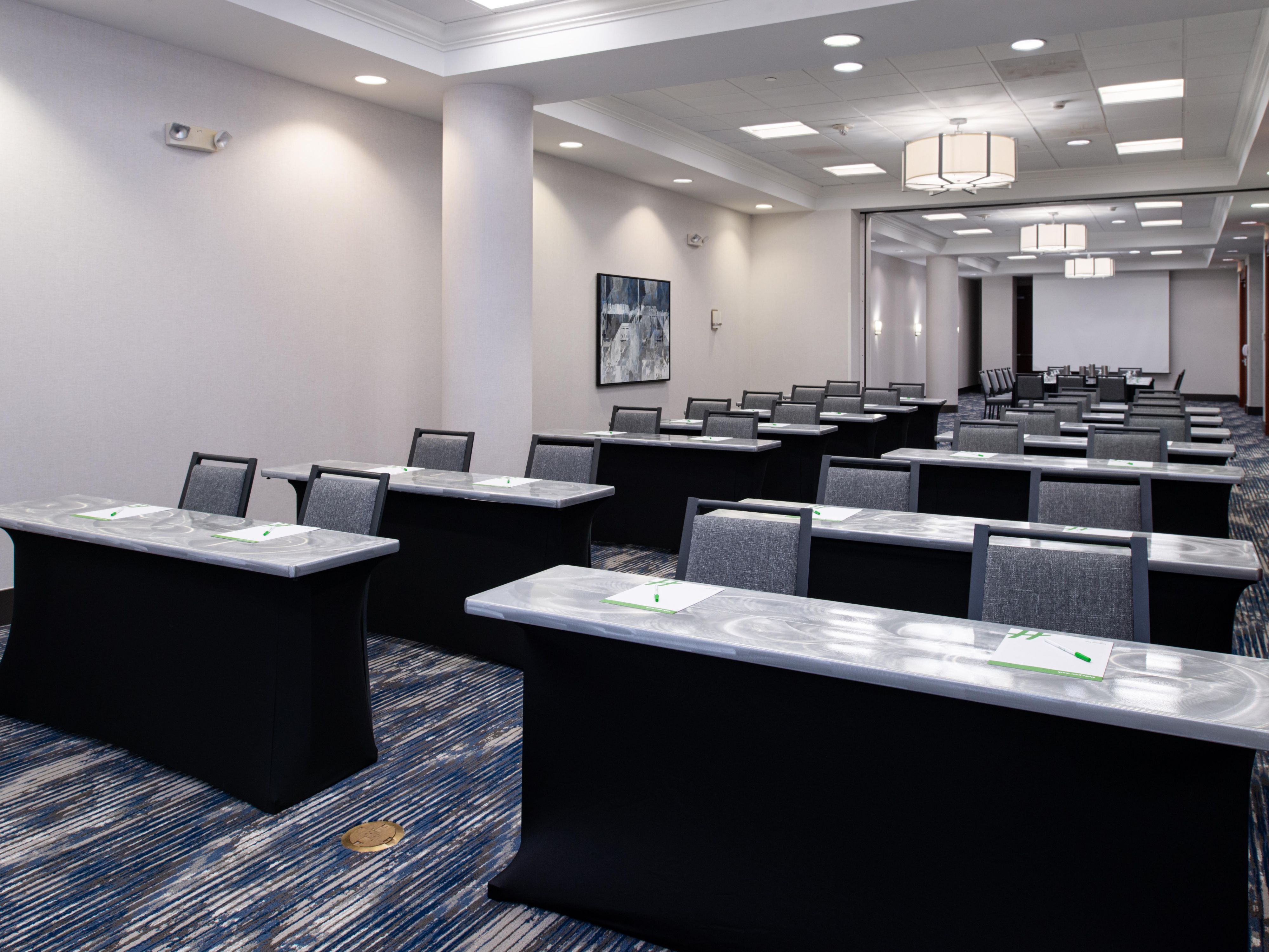 Host your next meeting or event with us in our renovated event spaces!
Our 11,000 square feet of newly renovated event space. Space include two ballrooms, eight meeting rooms and a Rooftop event space with views of the Charlotte skyline. Fully customized event + menu planning is offered by our experienced Meeting Specialists. 
