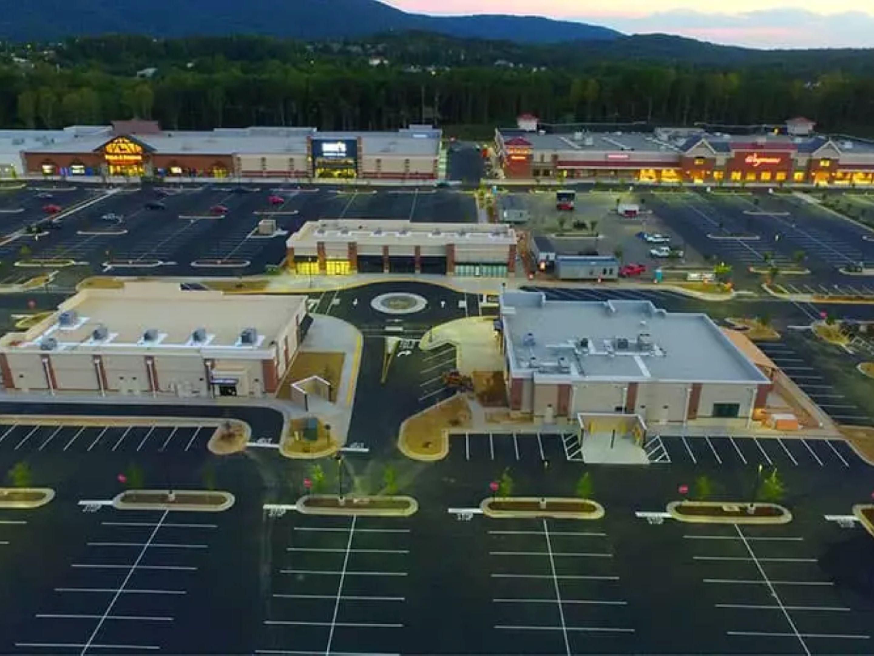 5th Street Station is a modern shopping center located just off I-64 on Charlottesville's south side. Anchored by Wegmans, it features a variety of retailers such as Dick’s Sporting Goods, Public Lands, and Marshalls.