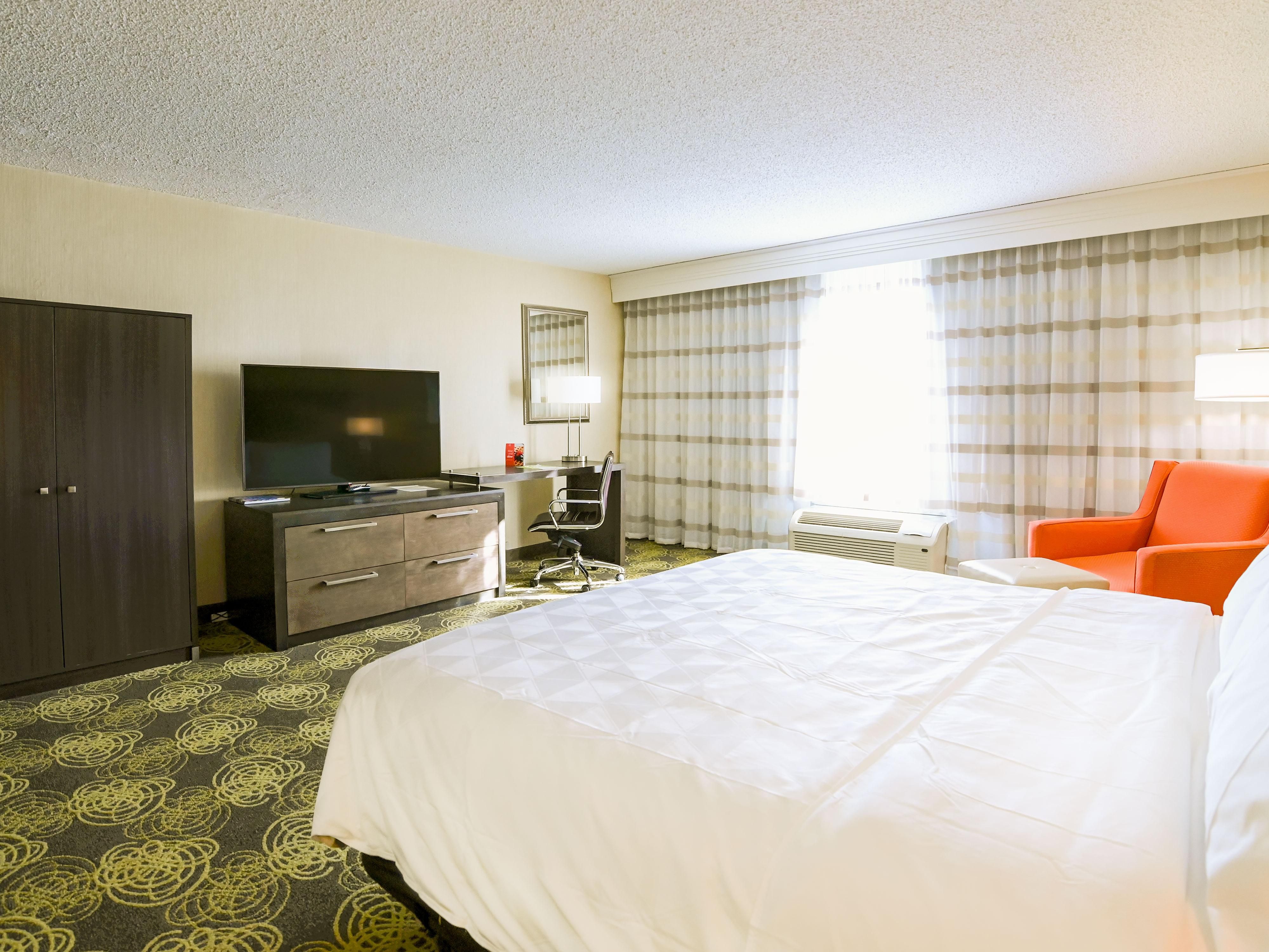 لا تترك وراءك أصدقاءك ذوي الفراء! يرحب فندقنا الذي يستقبل الحيوانات الأليفة برفاقك حتى يتسنى لجميع أفراد الأسرة الاستمتاع بالرحلة. نحن نتفهم أن الحيوانات الأليفة جزء من العائلة ونريد ضمان إقامة مريحة للجميع. اتصل بنا للحصول على تفاصيل حول سياسات الحيوانات الأليفة الخاصة بنا وأي رسوم سارية.