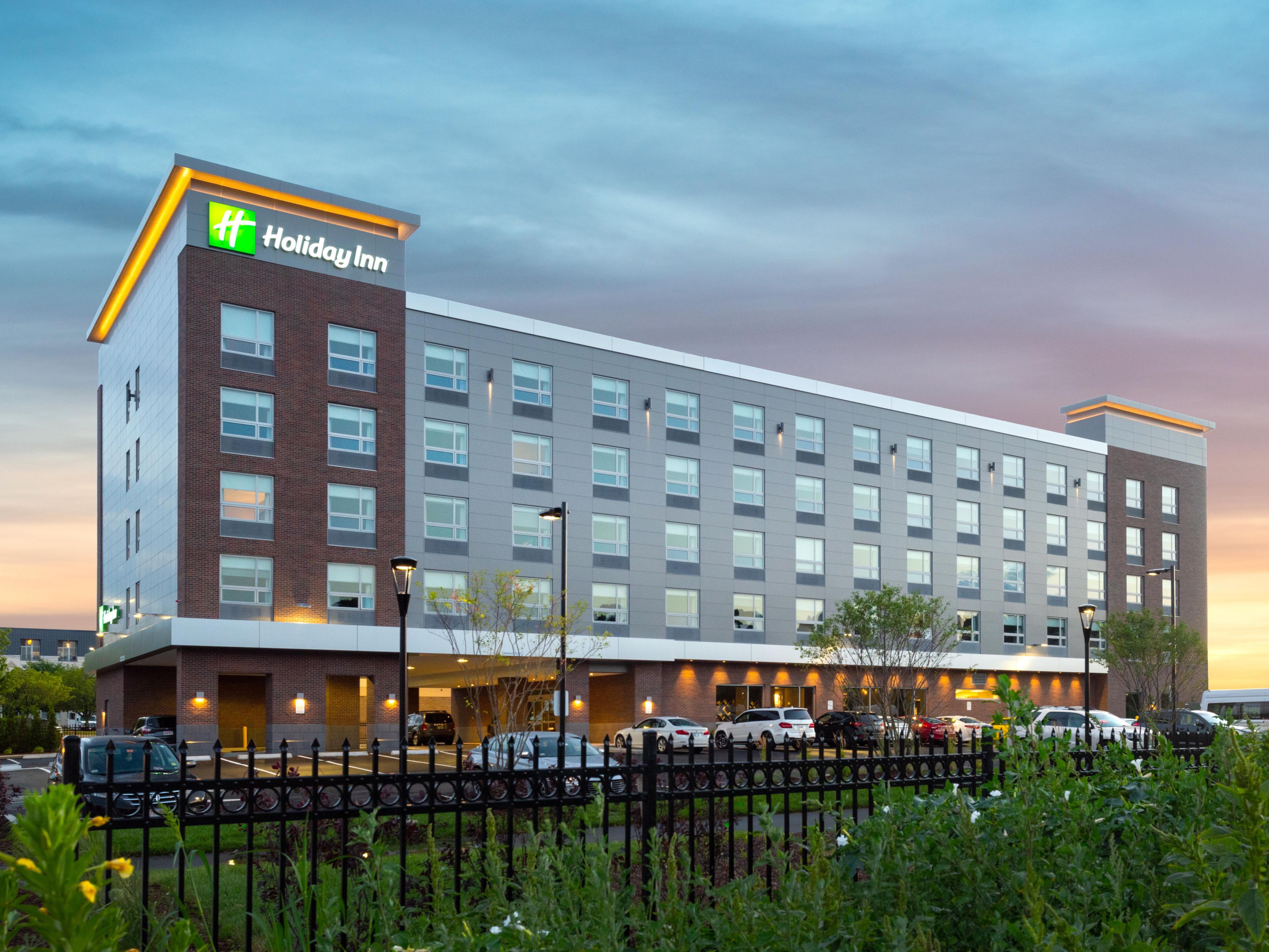 Hotels In Chelsea MA near Boston Logan Airport | Holiday Inn Boston Logan  Airport - Chelsea