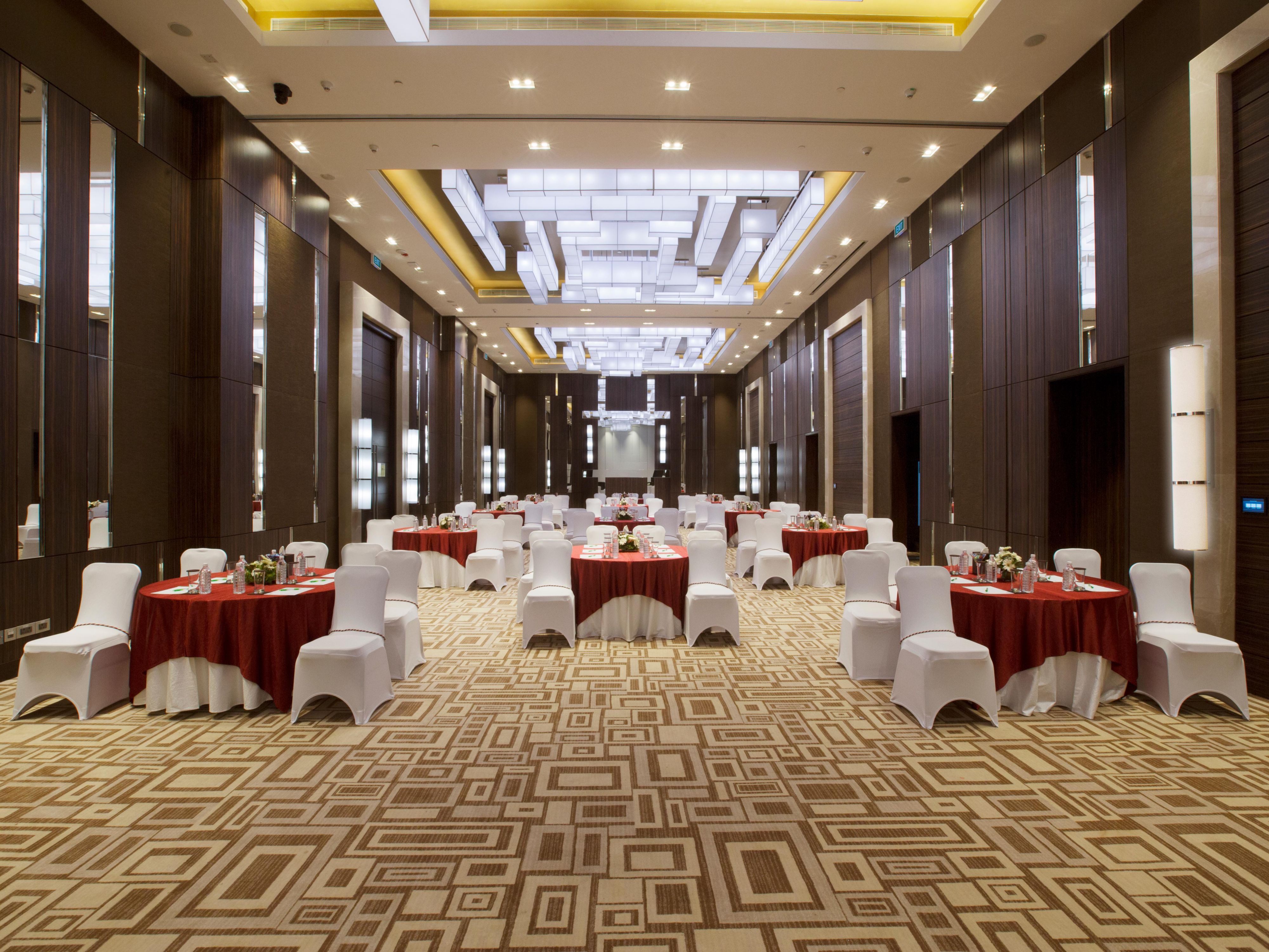Holiday Inn in Chennai is the ideal venue for memorable events and celebrations. With a focus on creating unforgettable experiences, the Chennai hotel offers 7000 sq ft of spacious banquet facilities, a skilled team, and a diverse menu selection to cater to both, weddings and social gatherings as well as business meetings.
