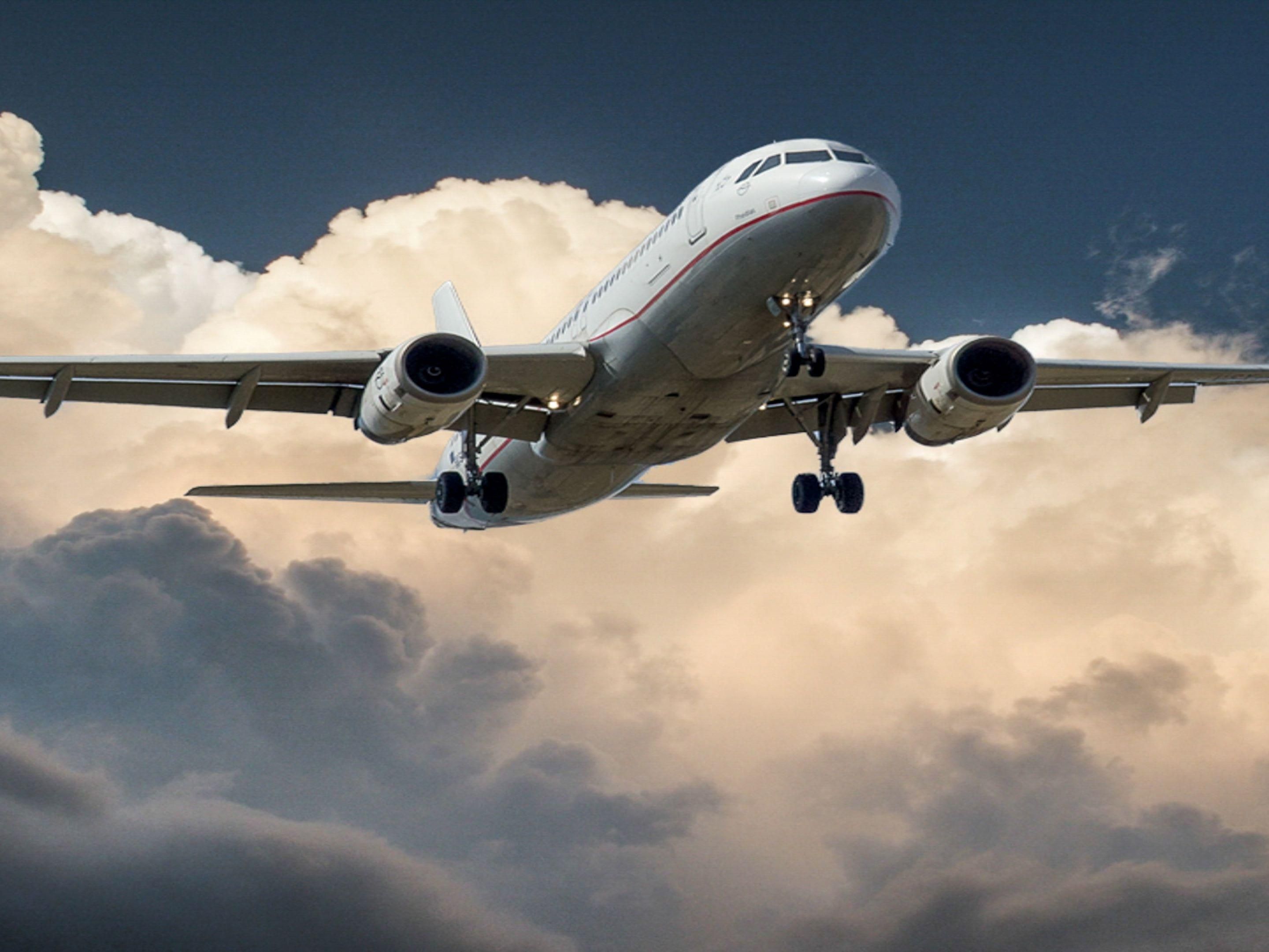 If you need a place to park for car while you're traveling, look no further! The Holiday Inn Chicago Midway Airport hotel has onsite parking with complimentary shuttle service to Midway Airport. Book our Park and Fly package today!