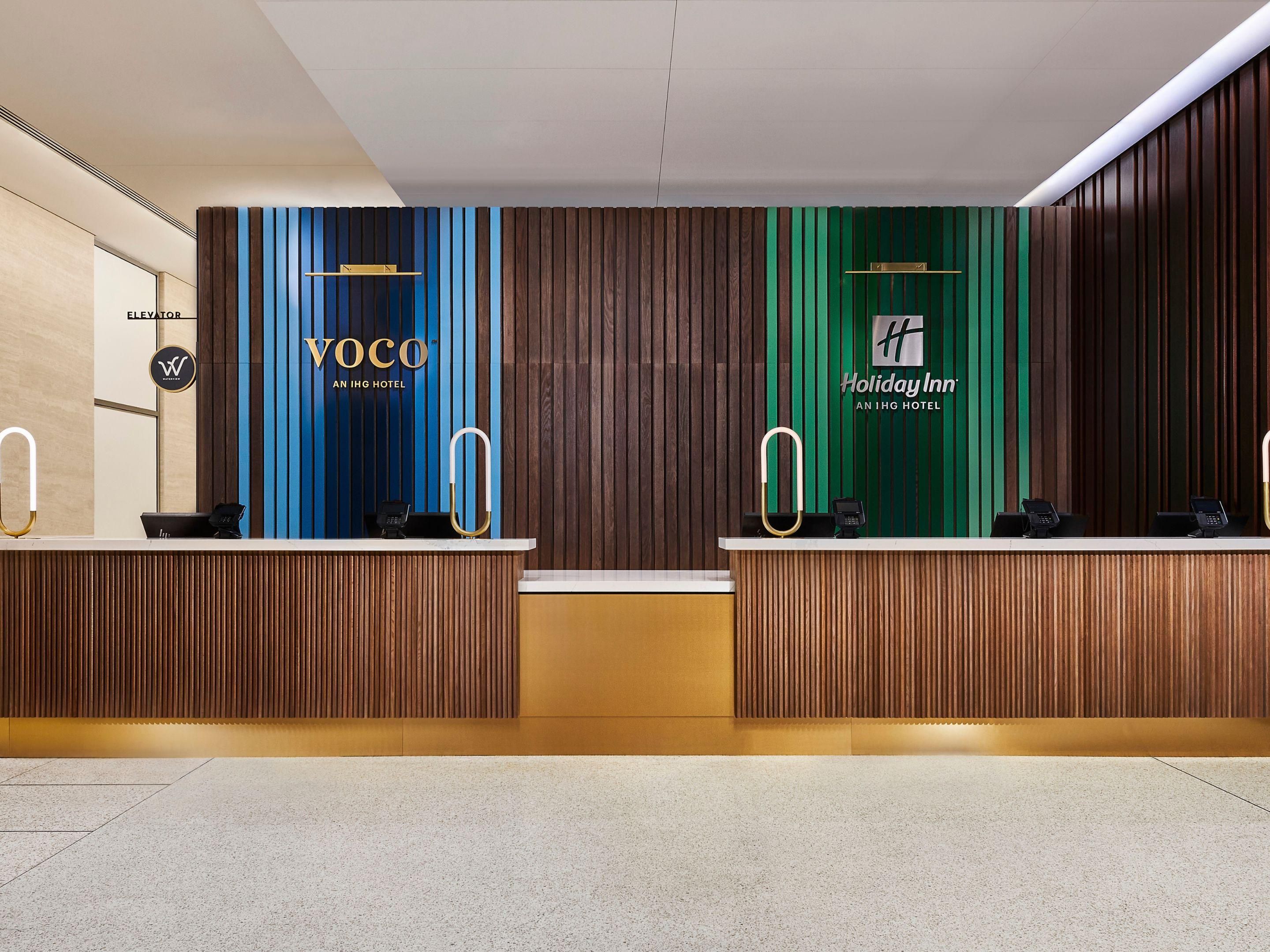 If you know and love us as the Holiday Inn Mart Plaza, you're sure to enjoy our newly reimagined space and sister brand, voco Chicago. With fresh contemporary design, free Wi-Fi, spacious workspaces, mini-refrigerators, coffee makers and the same breathtaking views, all at the ideal downtown location. 