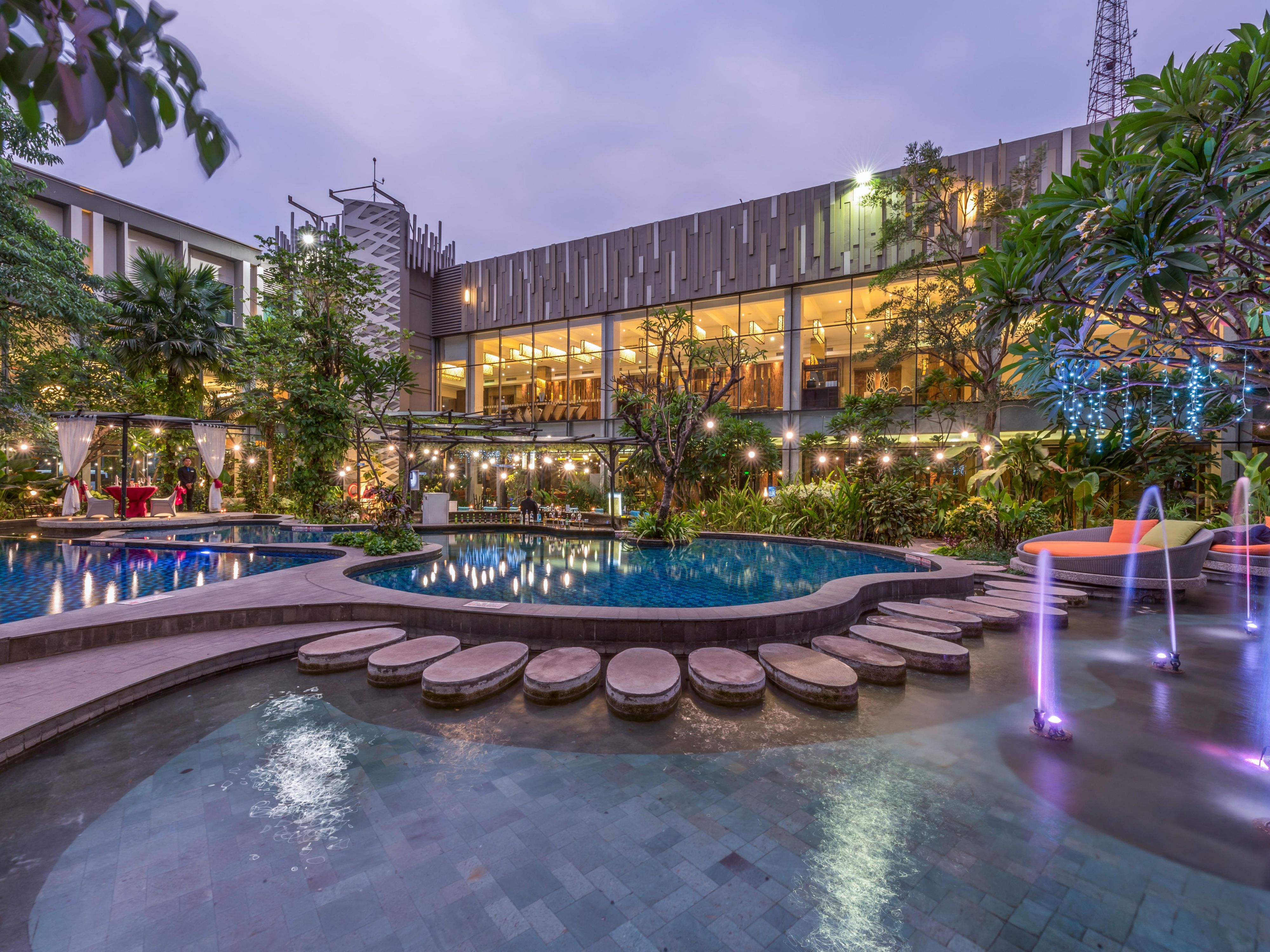 Resor luar ruangan menginspirasi kolam renang