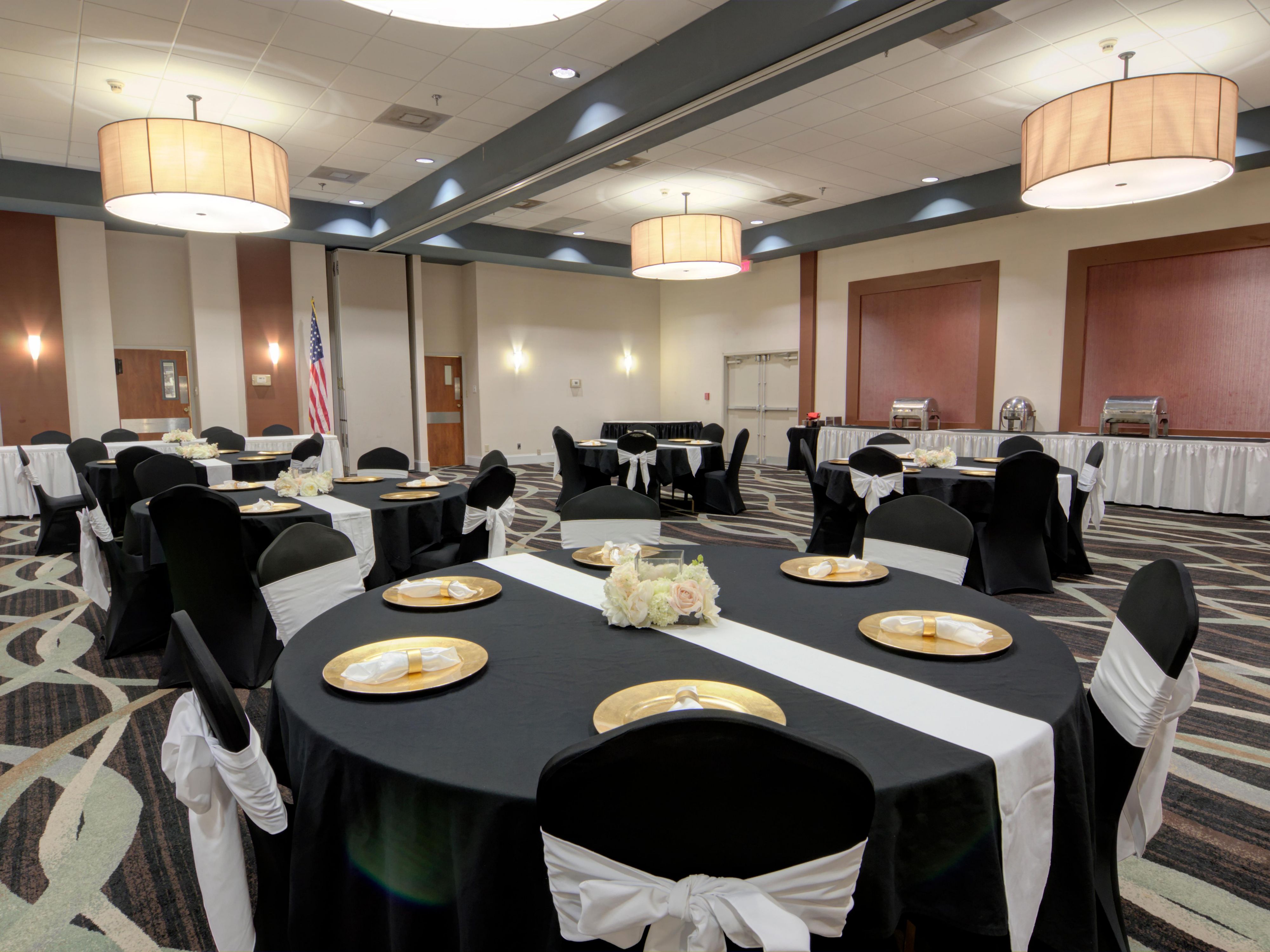 From business meetings, to weddings and family reunions, being together matters. With 4,000 square feet of flexible meeting space, we make sure events of all sizes and types are a success. 
