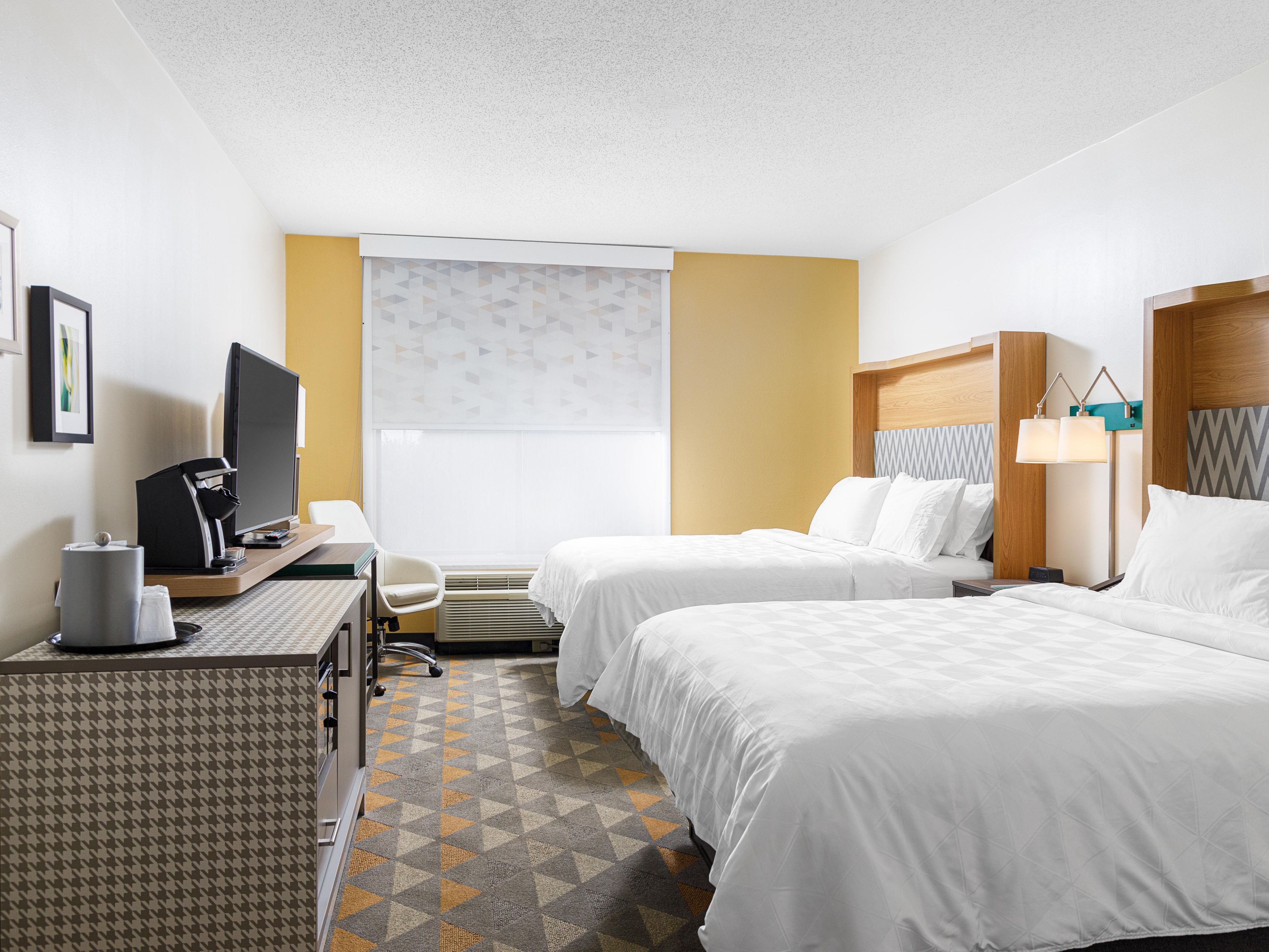 Relax and refresh in our spacious Queen/Queen guestroom.
