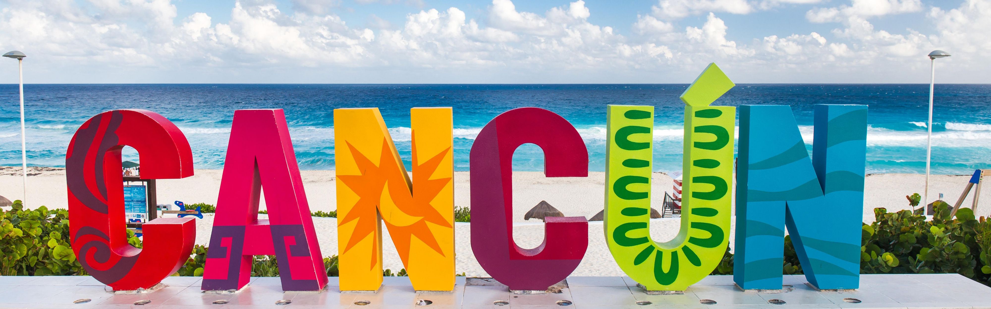 Vibrant colors, turquoise waters: The spirit of Cancun!