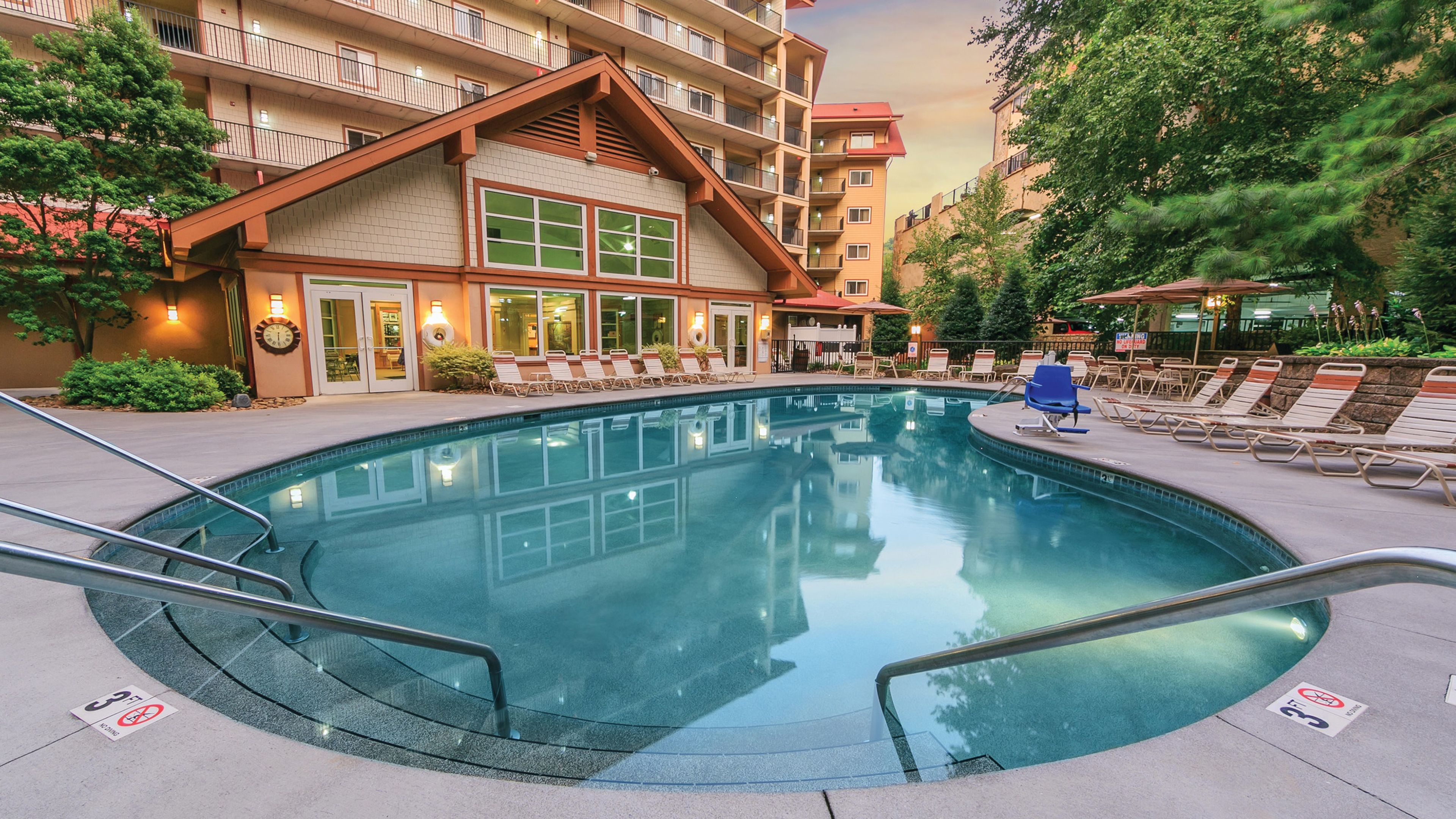 hotels in martin tn with indoor pool