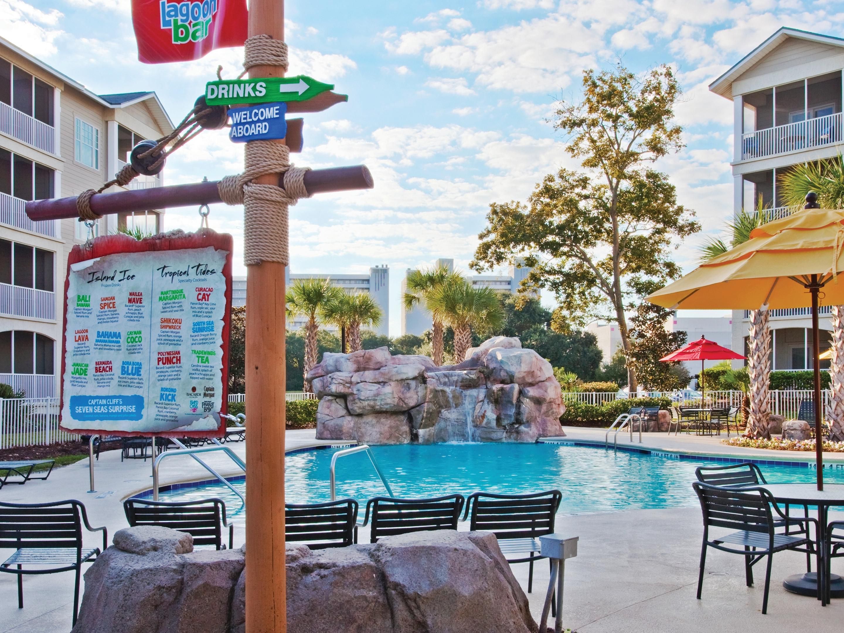 After a fun morning at the beach, grab a cold, fruity drink and some light bites to eat at our poolside Captain Cliff’s Bar. It’s the perfect spot to unwind and soak up the South Carolina sunshine before your next activity.