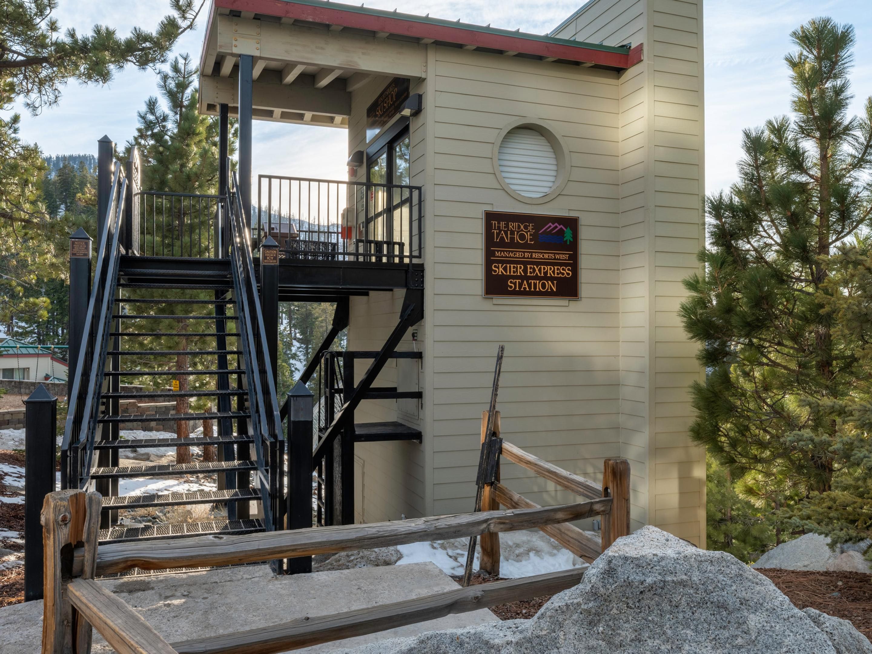Ready to hit the slopes? In winter, guests can enjoy the 4,800 skiable acres of nearby Heavenly Mountain via a short drive to Stagecoach Chairlift, or a complimentary shuttle or short walk to our Skier Express depending on villa location. 