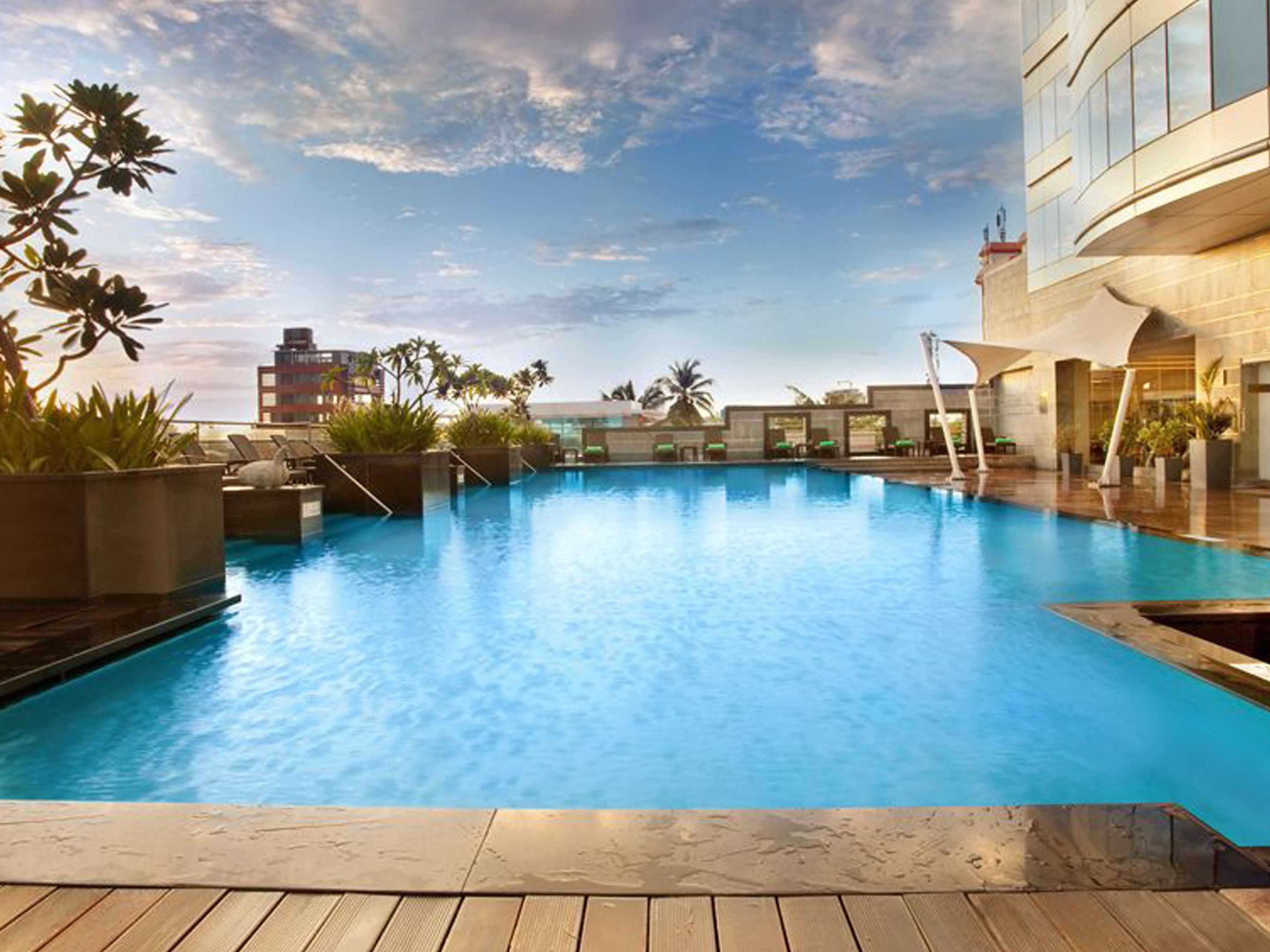Experience true bliss at the serene and breathtaking pool of Holiday Inn Cochin. Whether you're on a leisurely escape or a business trip, our private pool provides the perfect rejuvenating sanctuary for you to rediscover yourself. Indulge in the exquisite delights of Oasis, our poolside bar, where you can savor exotic drinks and delectable snacks.