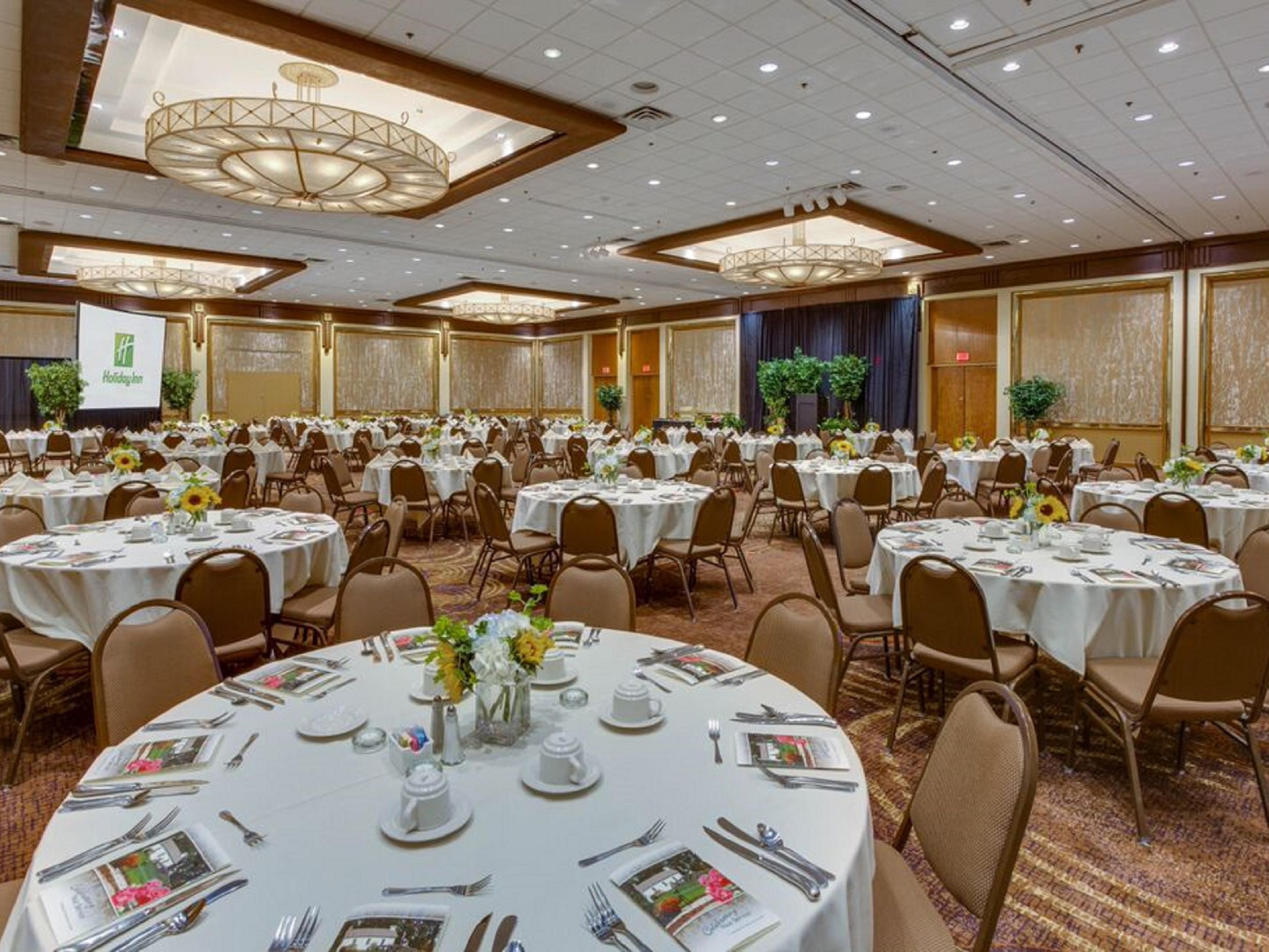 Whether you’re planning a major convention or an intimate event, let the professionals at the Holiday Inn Executive Center dedicate their experience and hospitality to work for you. 