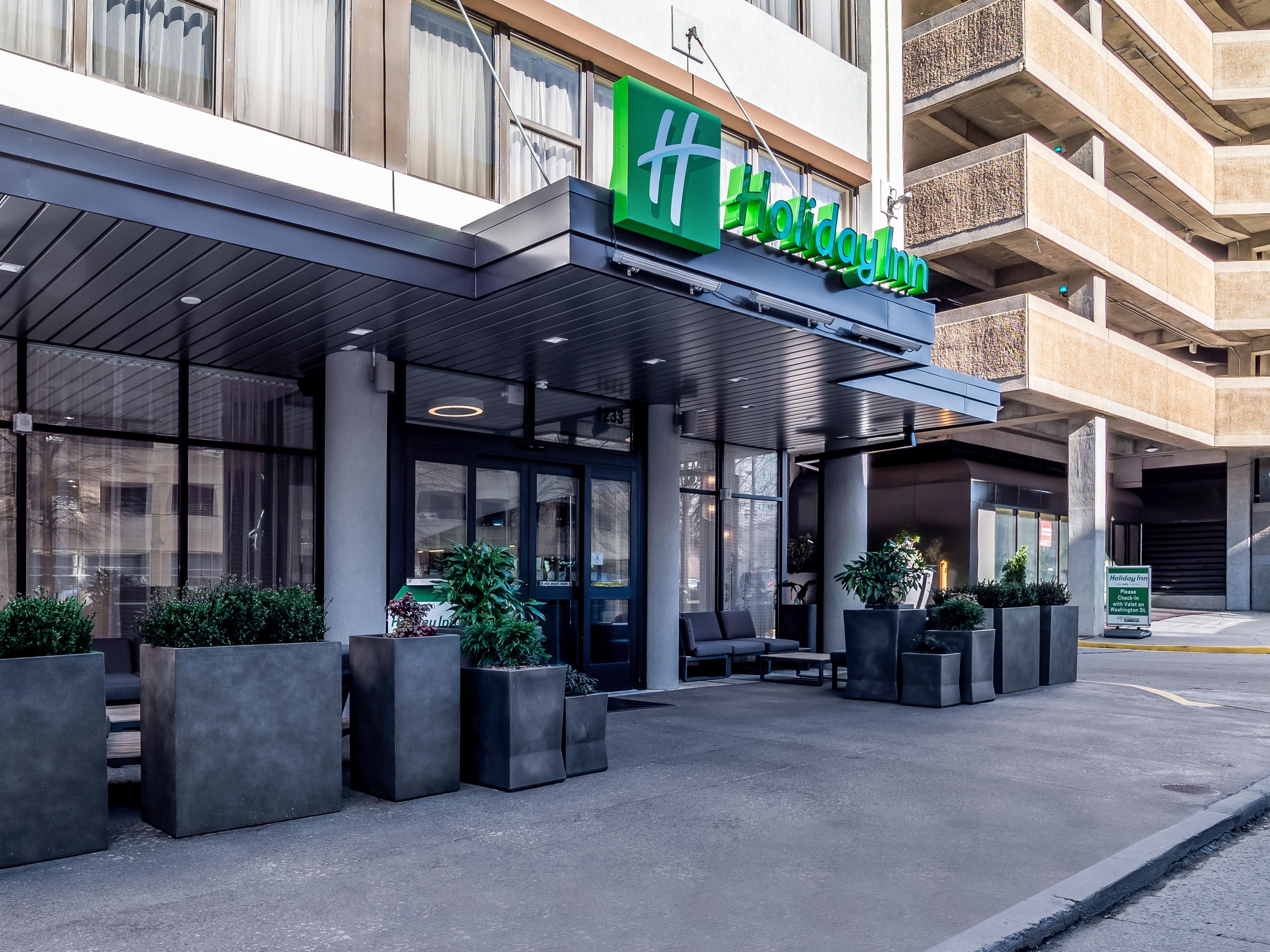 Welcome to a one-of-a-kind boutique-style Holiday Inn where you are treated like family! Centrally located in the heart of Downtown Columbia, SC, you will be within walking distance to many things to do and see in the city. We are excited to have you stay with us!  Check out our virtual tour of the hotel on Sky Nav by clicking the link below! 