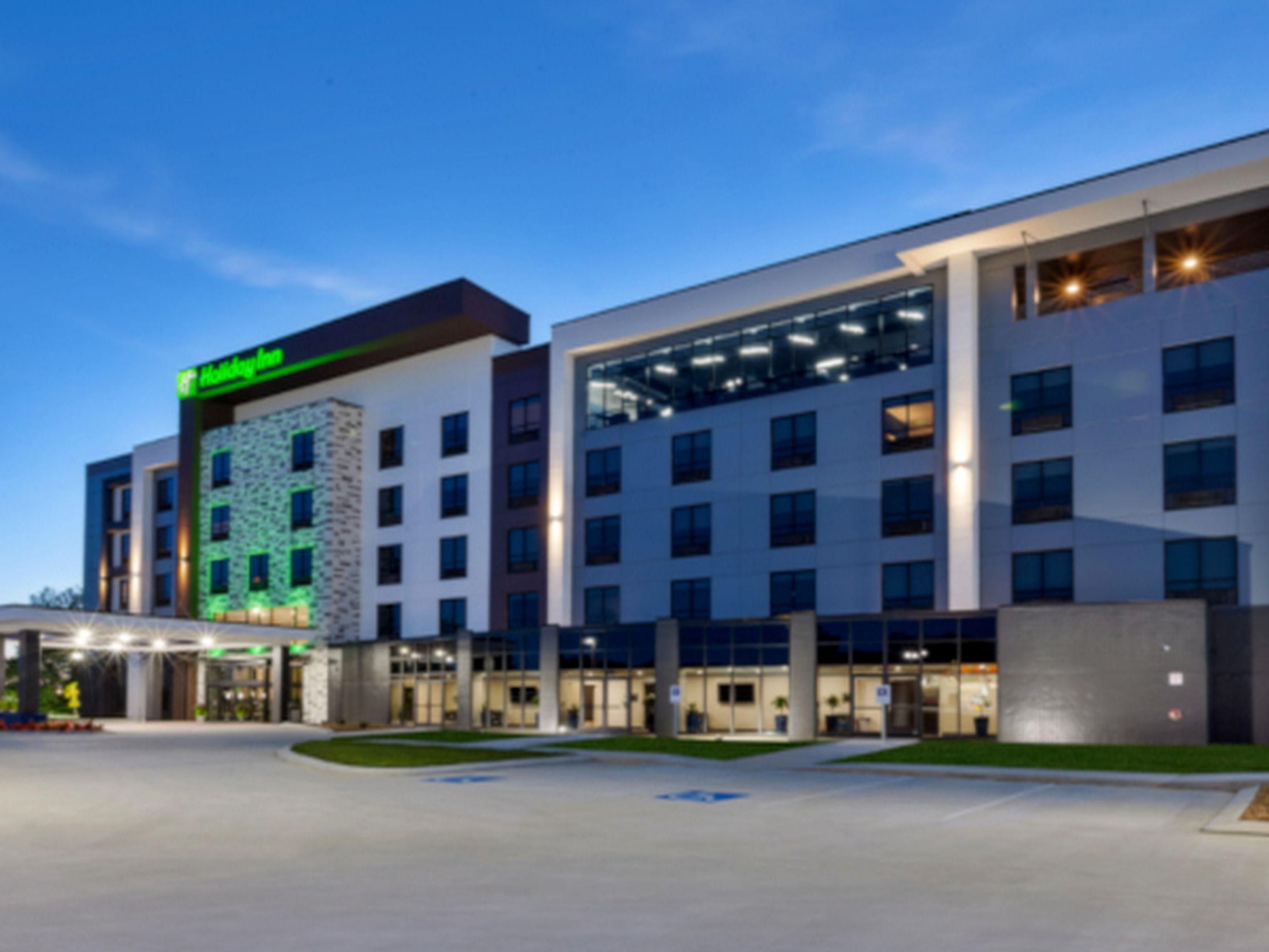 A warm welcome awaits at the Holiday Inn Cookeville