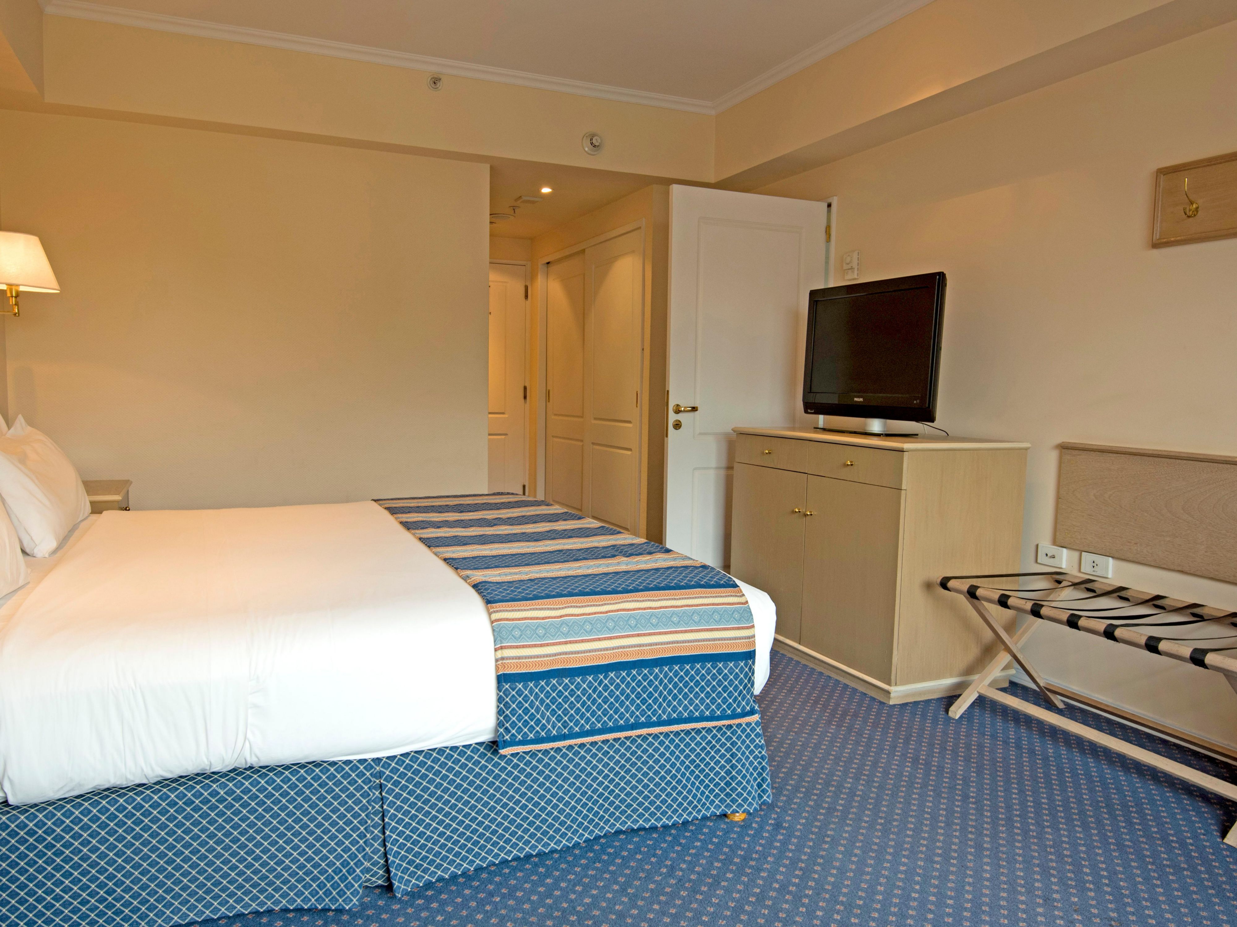 Os nossos quartos oferecem todo o conforto, num ambiente acolhedor e de qualidade. Acesso à piscina, ginásio, bem como ao nosso serviço exclusivo de internet, gratuito, através do IHG Connect.