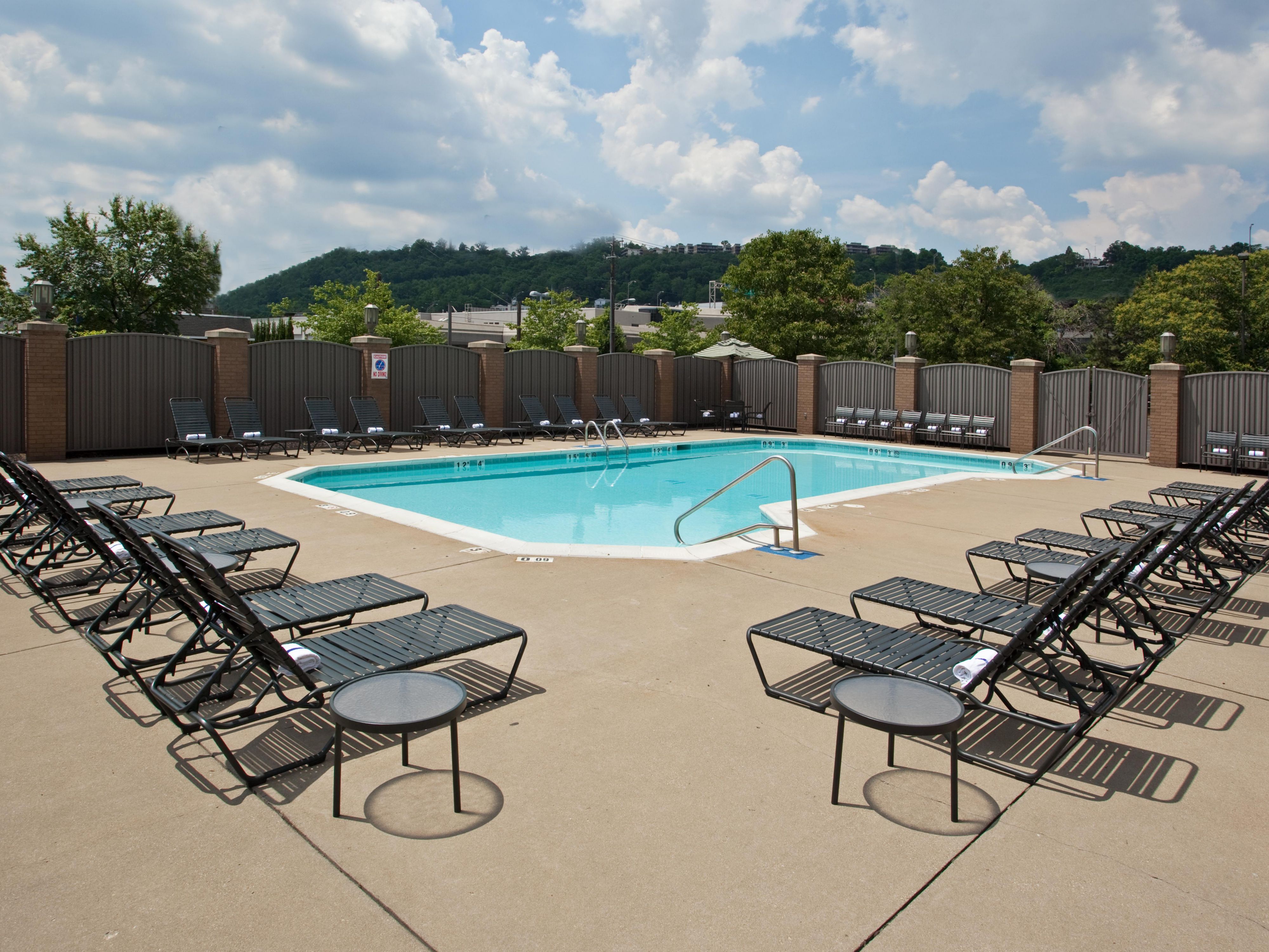 Make a Splash This Summer Perfect for poolside relaxation! This summer-only package includes daily breakfast for two, a premium pool float, a pair of branded sunglasses, and two bottled waters to keep you cool under the sun. 🕒 Available May 23, 2025 – September 2, 2025 👥 Ideal for: Families, Friends, Summer Travelers