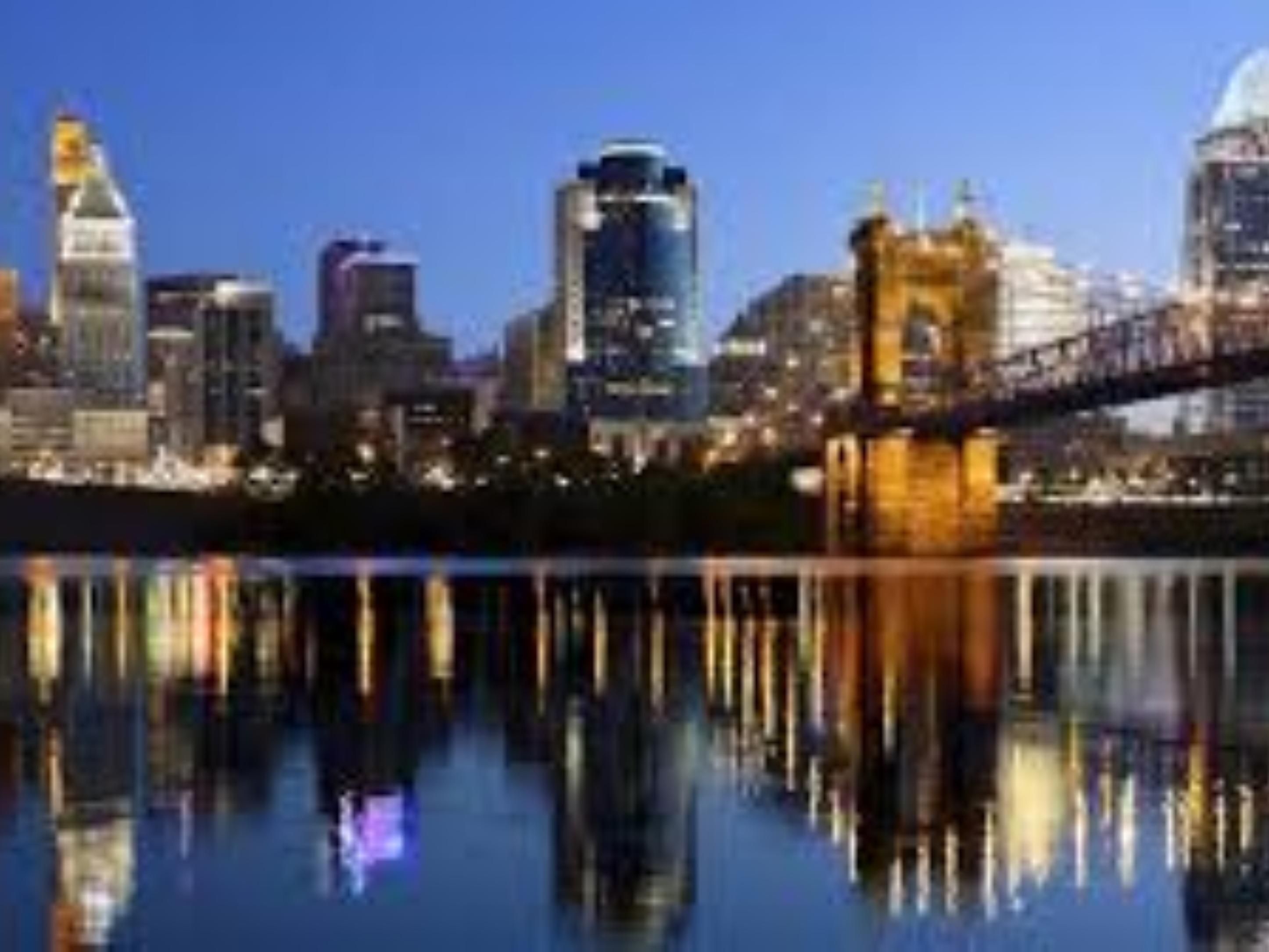 Across the Ohio River from downtown Cincinnati, our hotel offers easy access to exciting attractions like Great American Ballpark, Paycor Stadium, Newport on the Levee, and Ark Encounter. Whether you’re visiting on a business trip, family vacation, sports tournament, or a relaxing getaway, our hotel places the best of the city at your fingertips.
