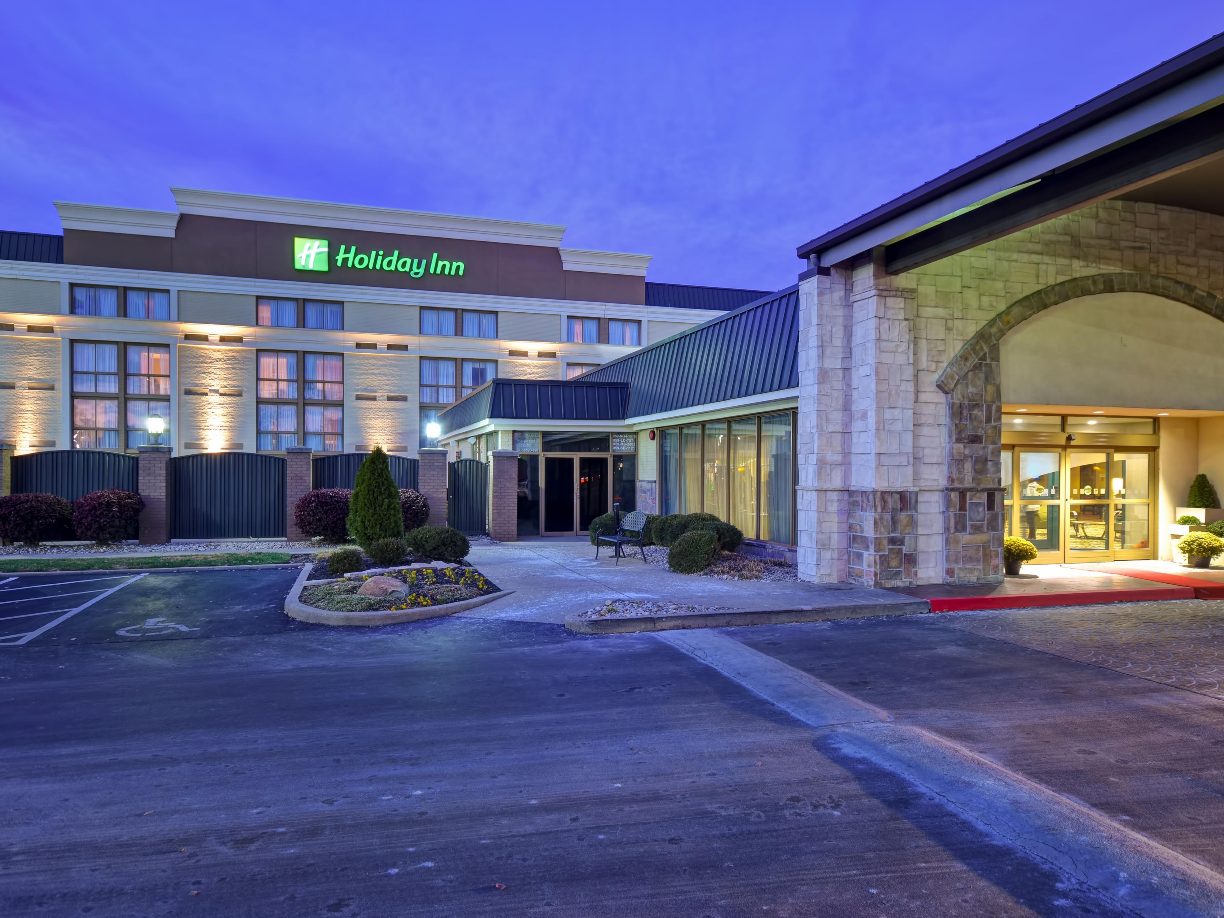 Come and go with ease with free onsite parking for all guests, including groups traveling in large vehicles. Say goodbye to driving around searching for a parking space, feeding meters, or settling for high parking fees. Our complimentary, hassle-free parking allows you to minimize stress and maximize your stay.
