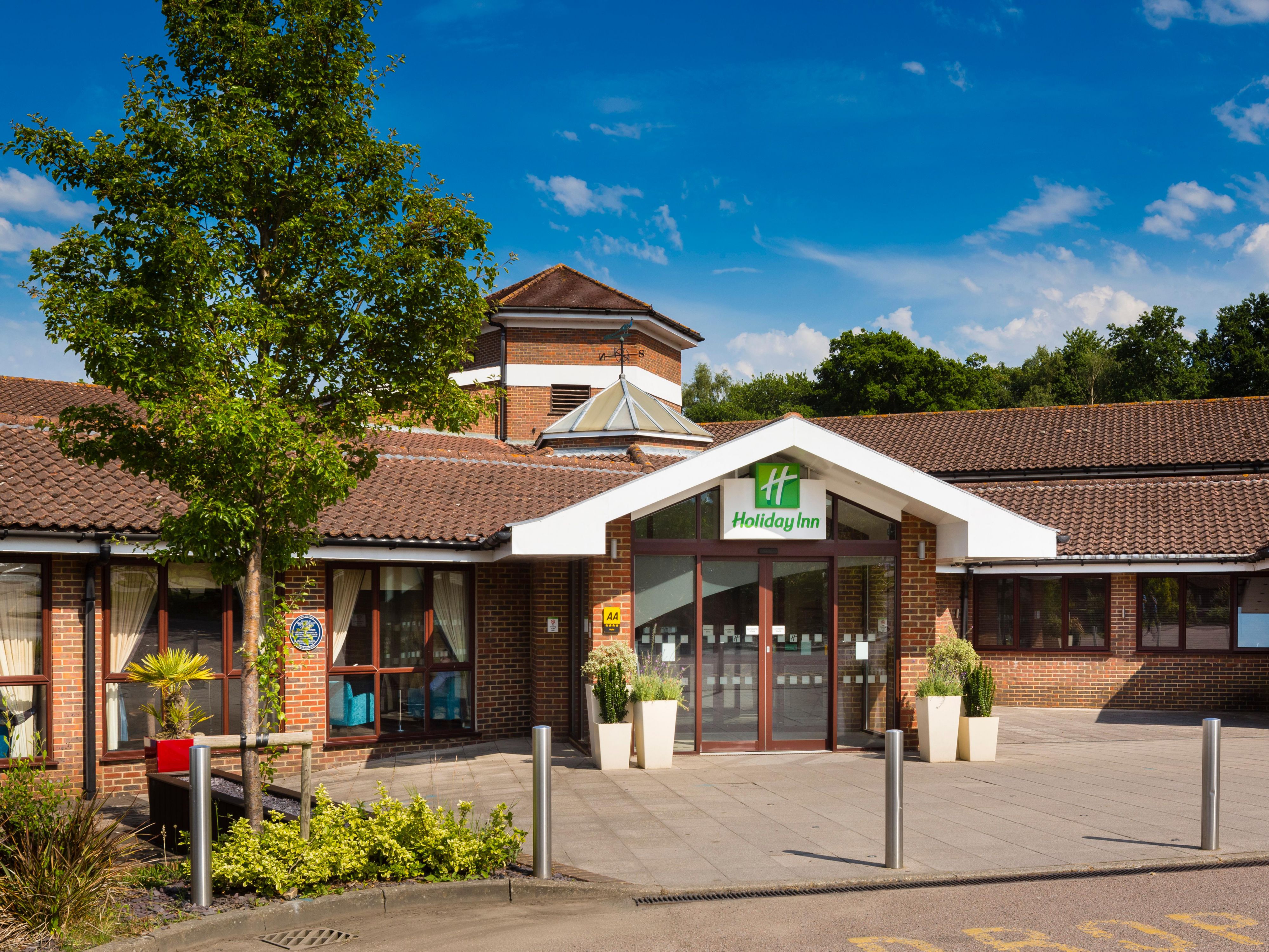 gatwick-airport-hotel-holiday-inn-london-gatwick-worth-hotel-in-crawley